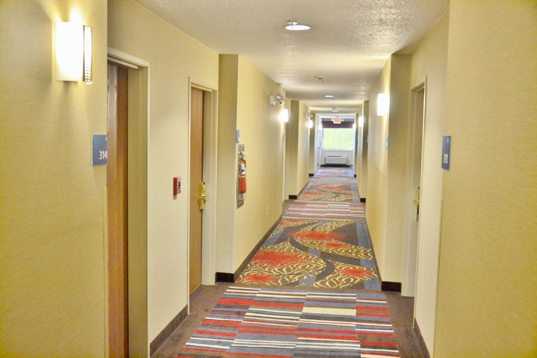 Holiday Inn Express & Suites Center Township Photo