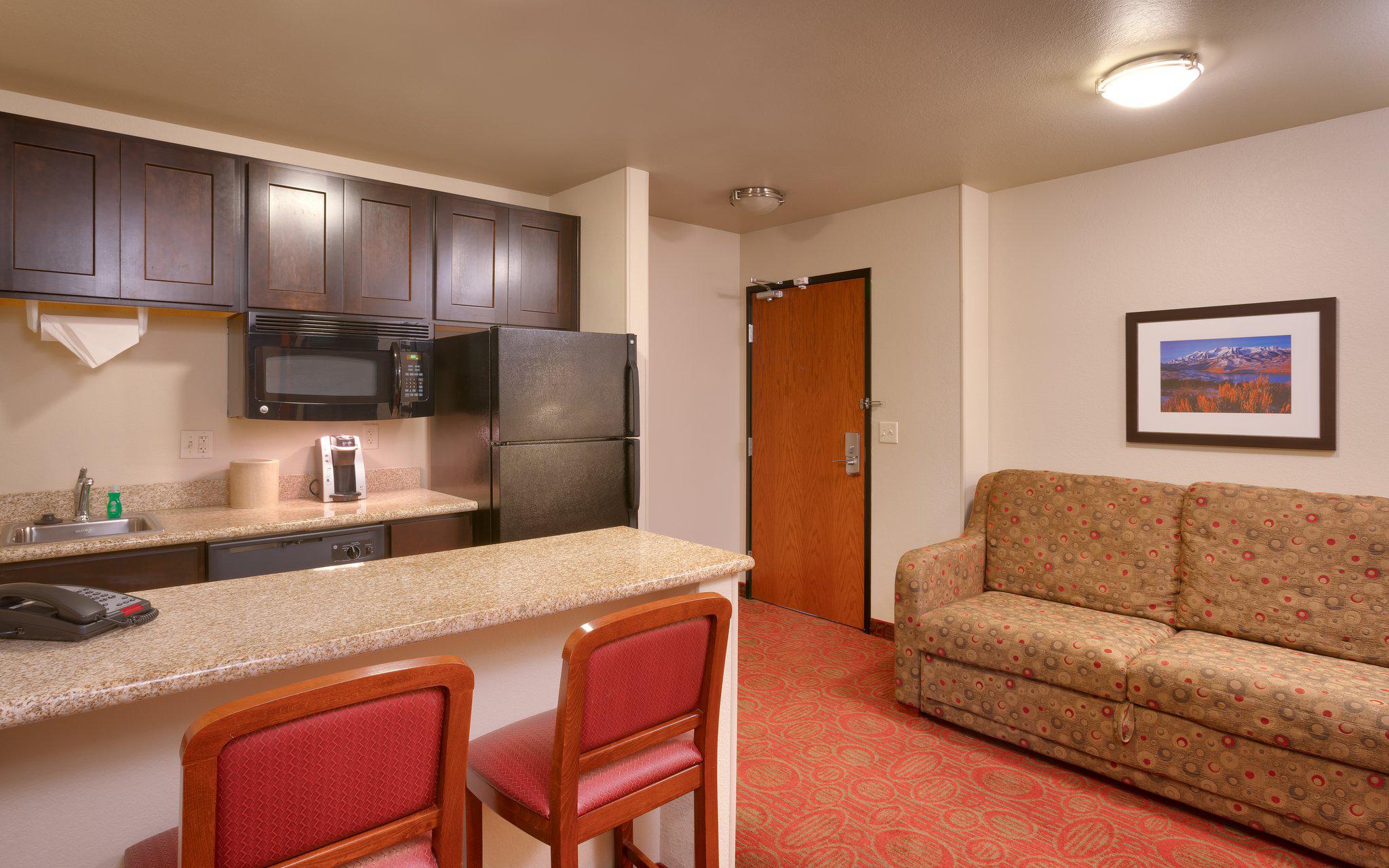 Holiday Inn Express & Suites Orem-North Provo Photo