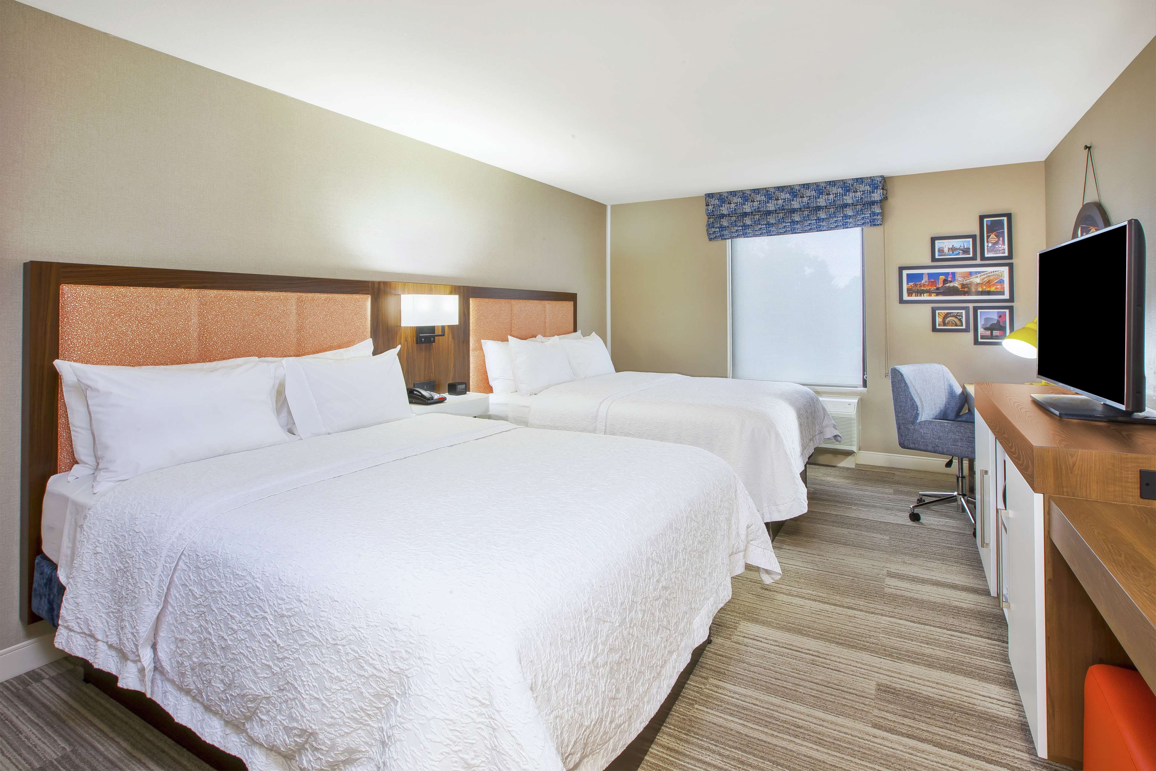 Hampton Inn & Suites Oakwood Village-Cleveland Photo