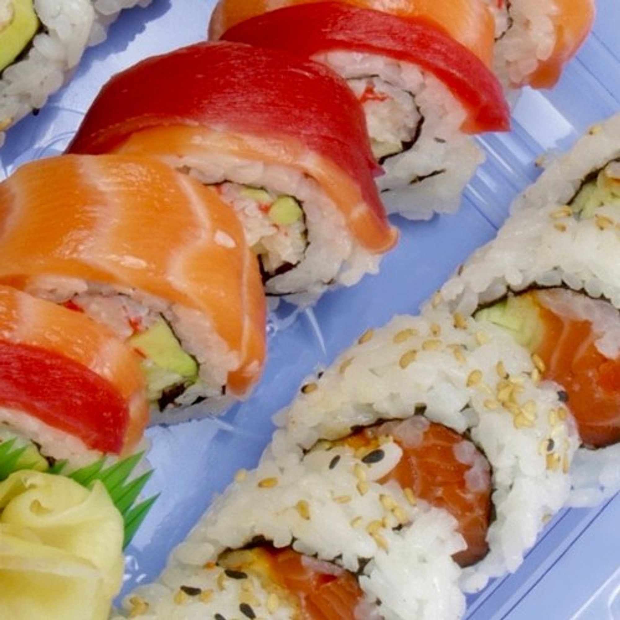 <Rainbow Roll & Spicy Roll Combo * $22