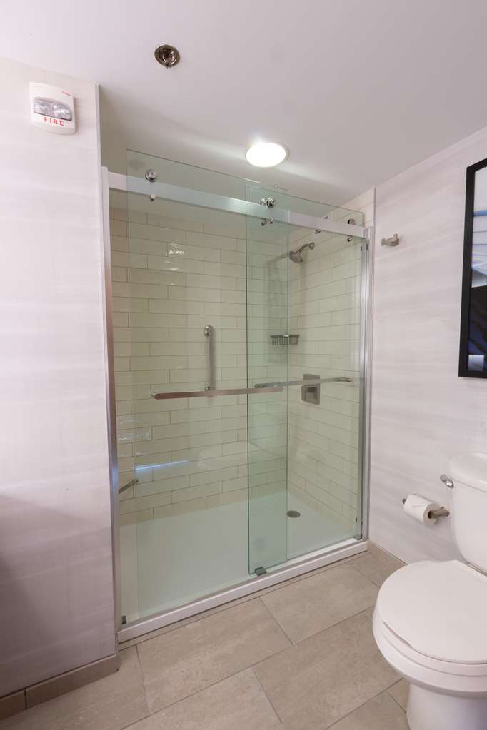 DoubleTree by Hilton Hotel Bay City - Riverfront Image