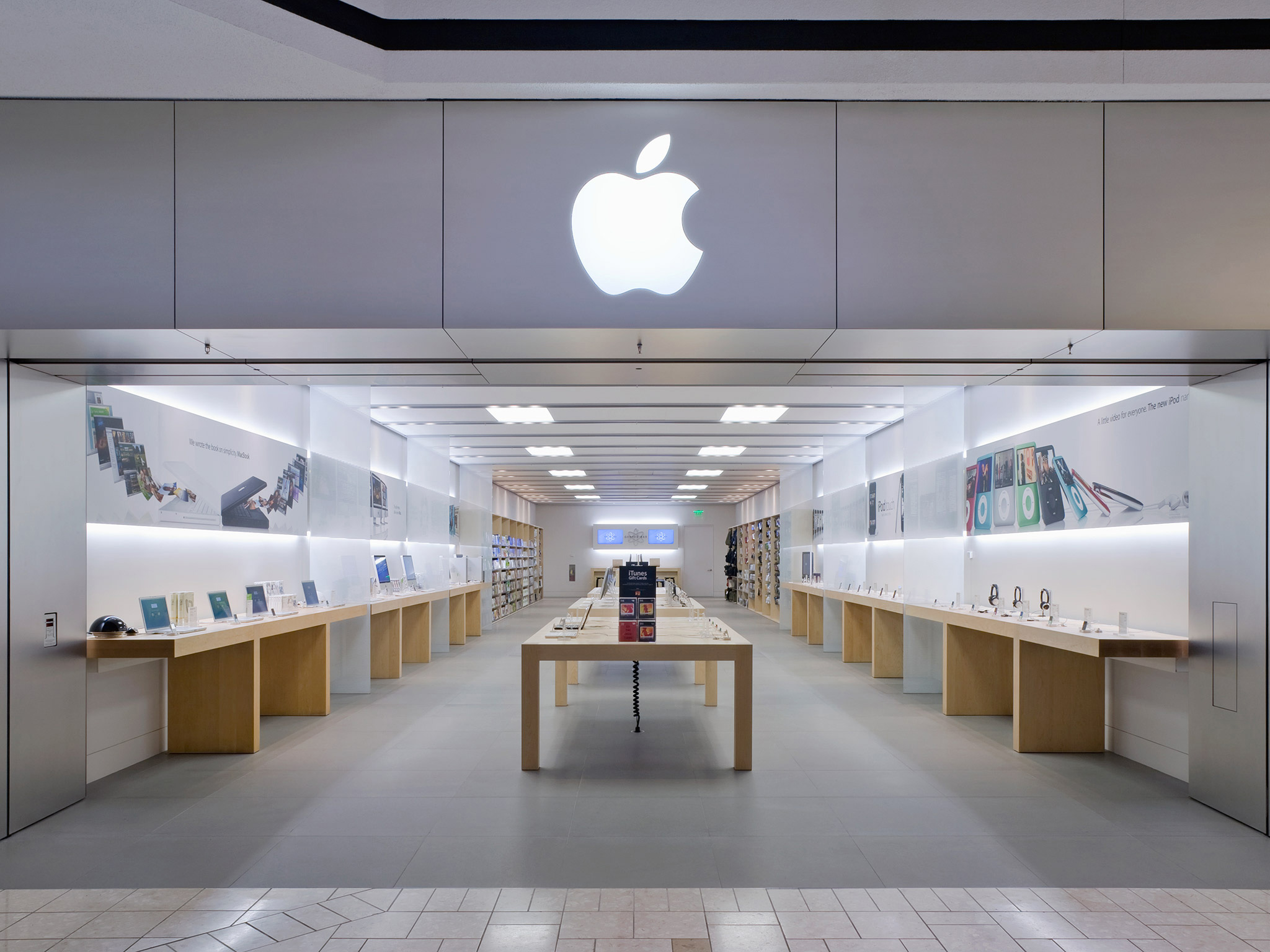Apple MacArthur Center Photo