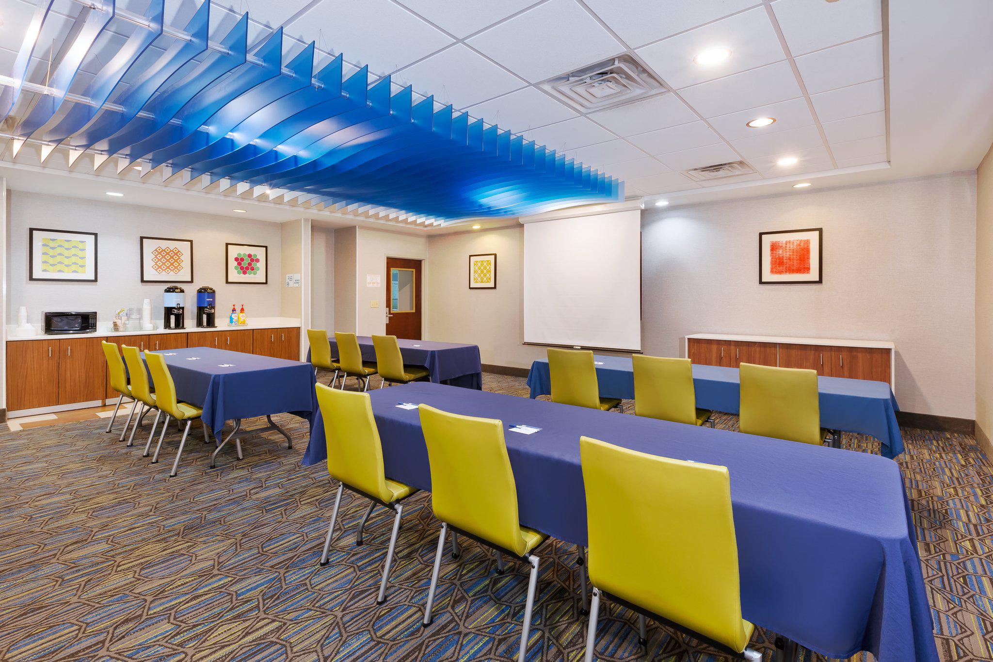 Holiday Inn Express & Suites Cleveland-Richfield Photo