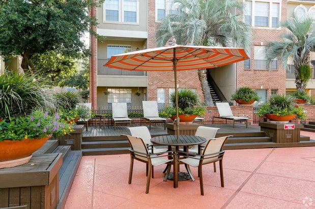 Images The Village at Bellaire