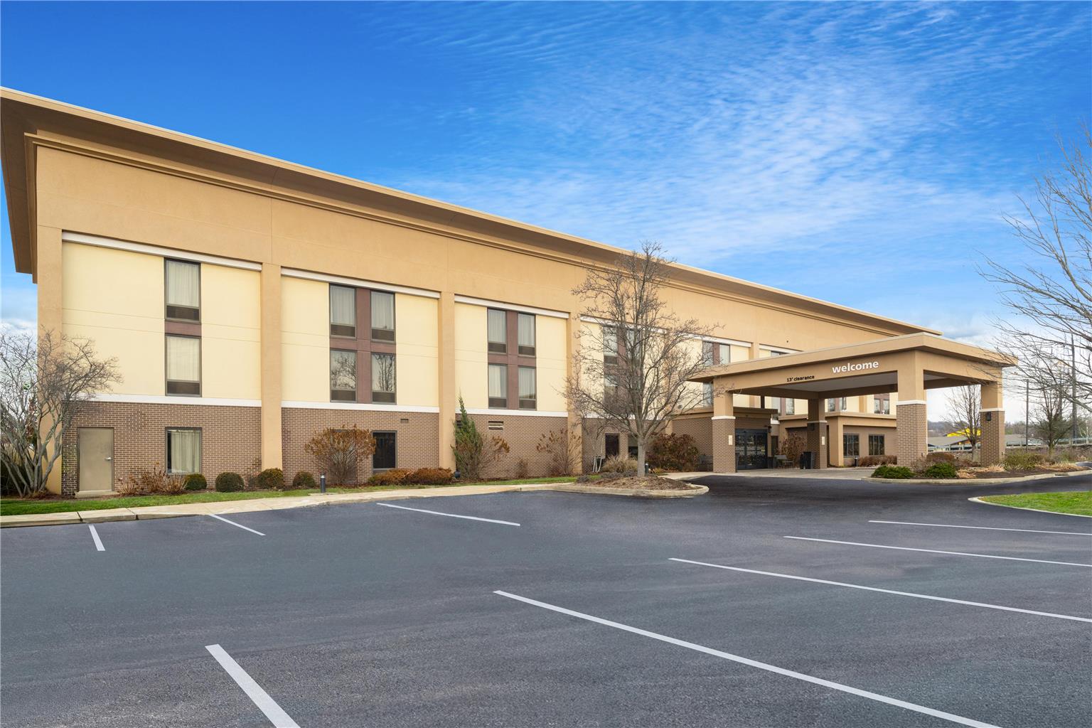 Hampton Inn Marietta Logo