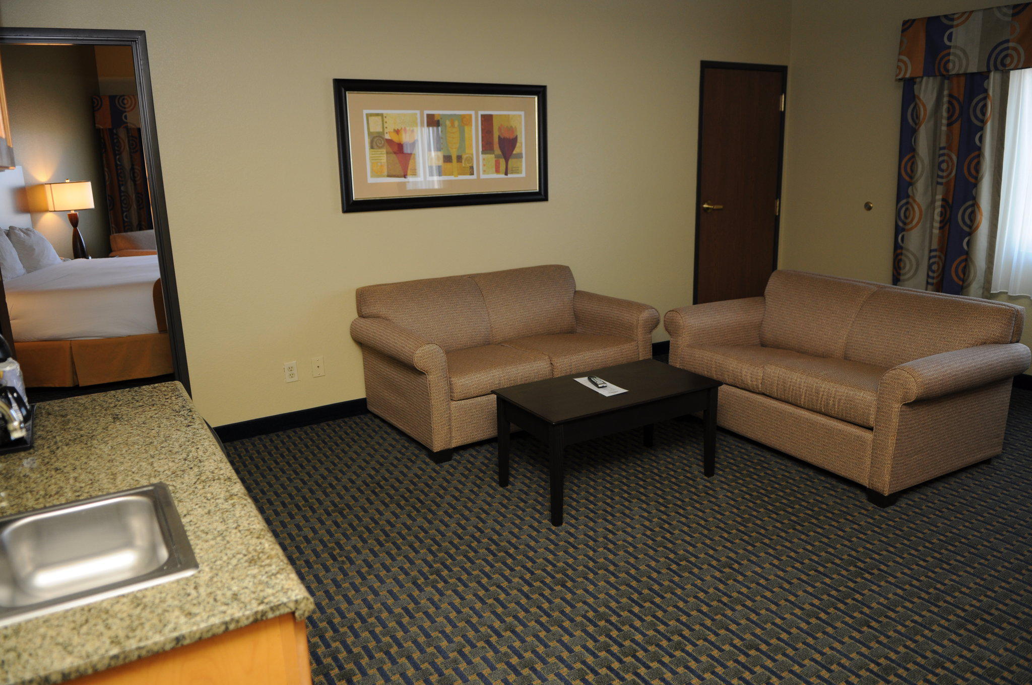 Holiday Inn Express & Suites Phoenix/Chandler (Ahwatukee) Photo