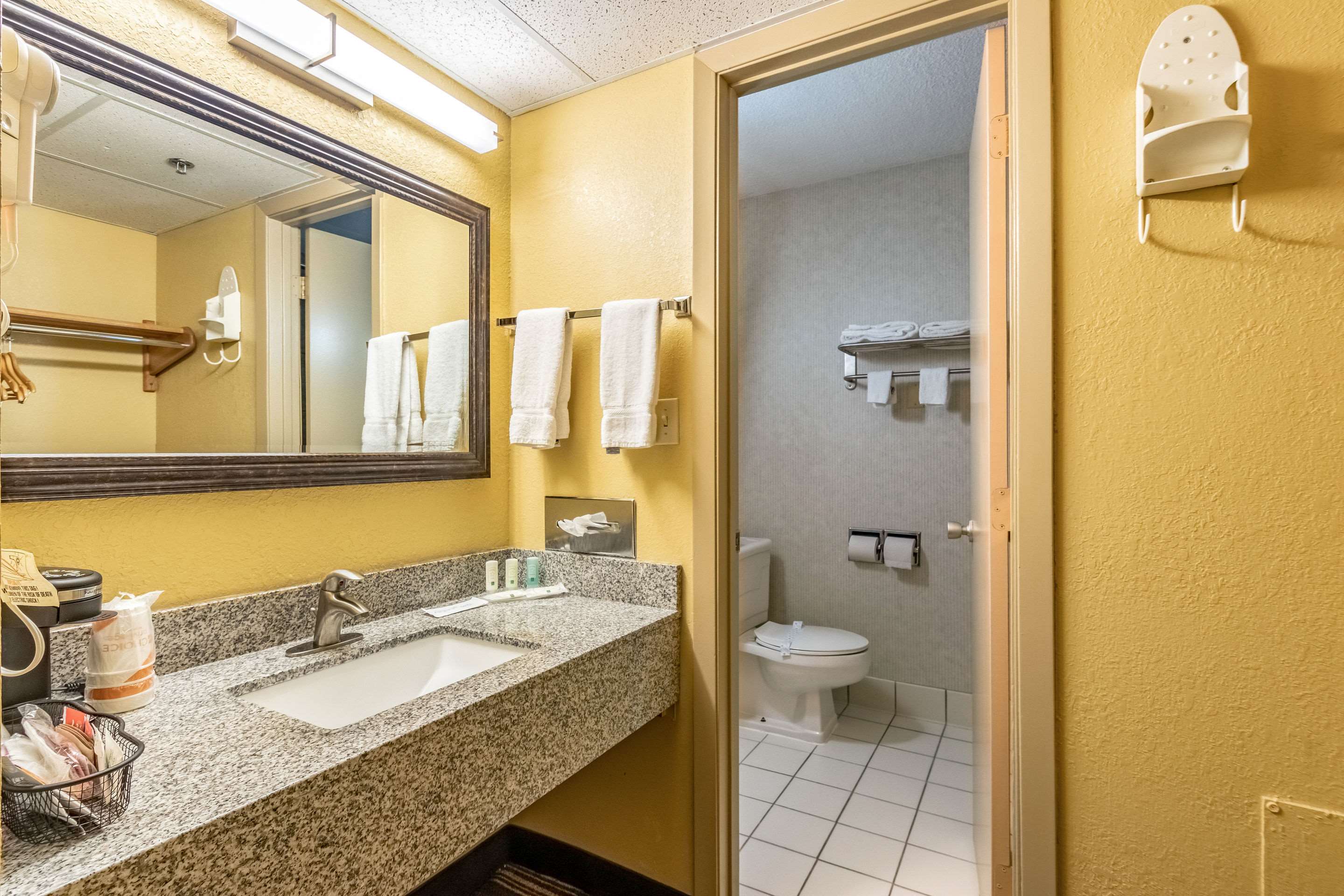 Quality Inn Newton Photo