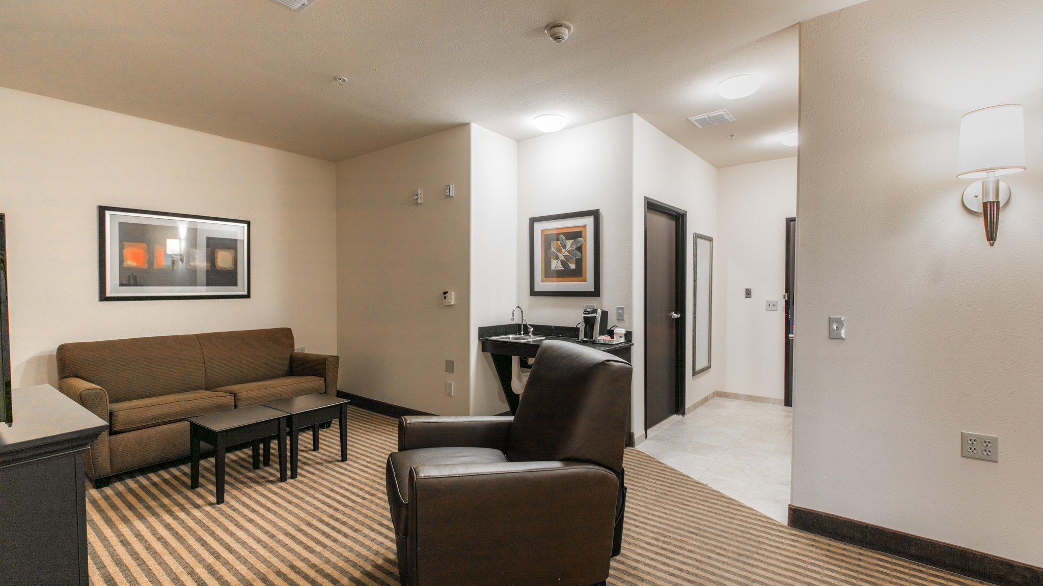 Holiday Inn Express & Suites Oklahoma City NW-Quail Springs Photo