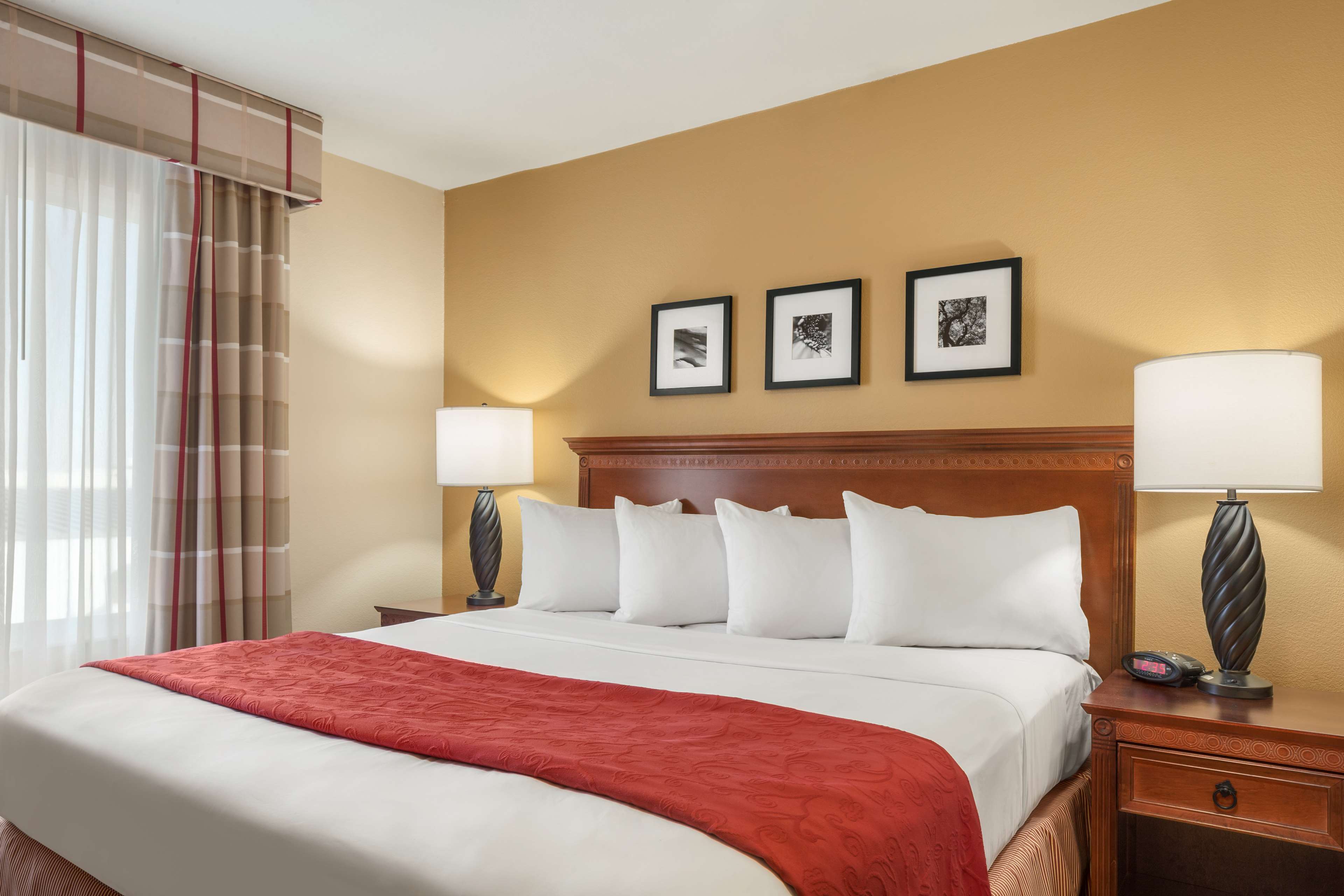 Country Inn & Suites by Radisson, Bloomington-Normal Airport, IL Photo