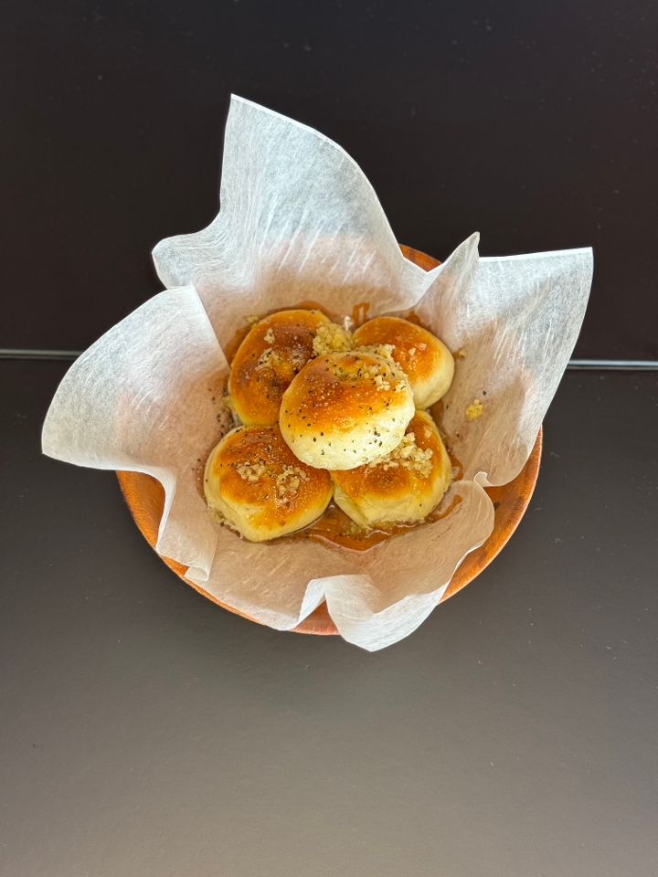 Garlic Knots Dozen*