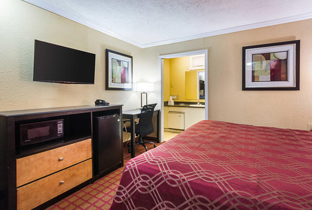 Images Rodeway Inn West Dodge