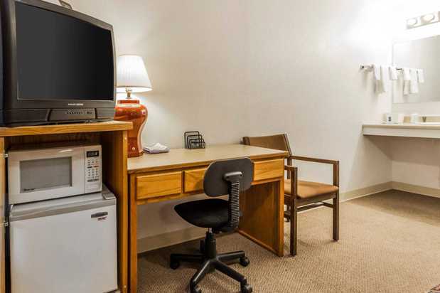 Images Rodeway Inn & Suites