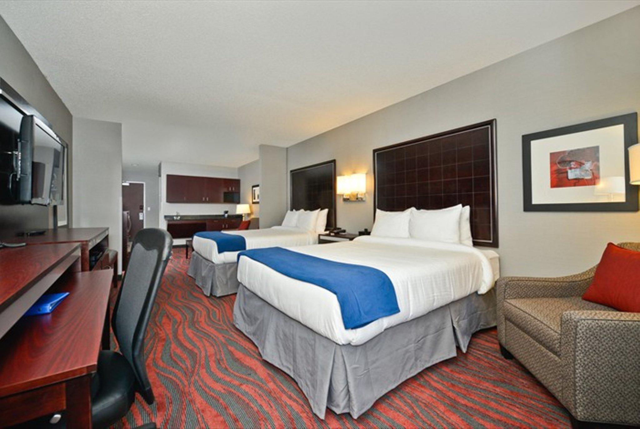 Holiday Inn Express & Suites Utica Photo