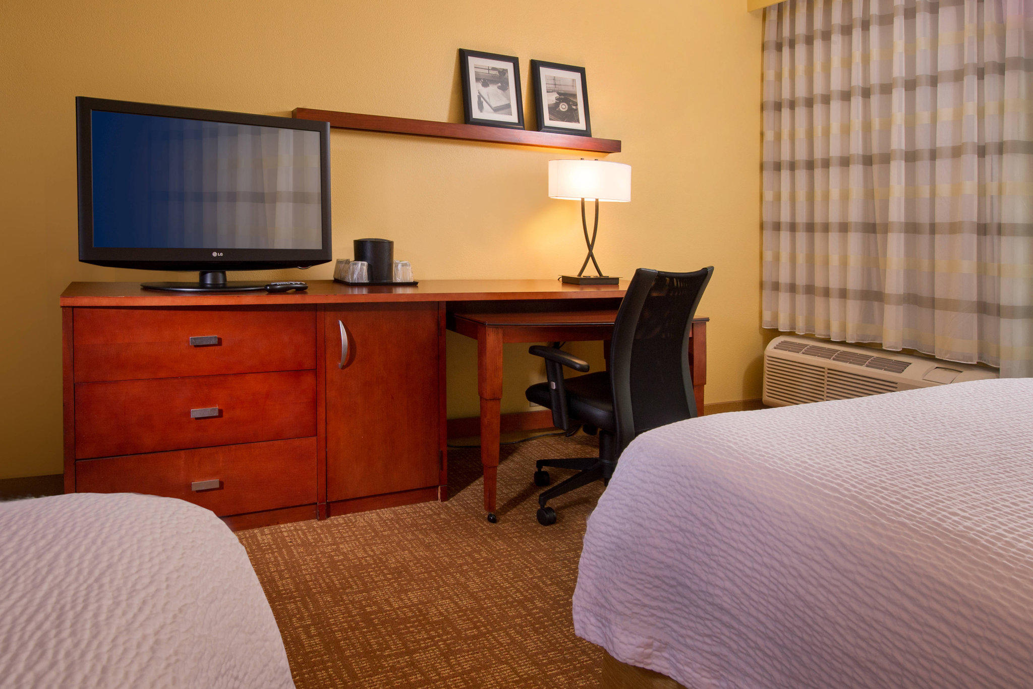 Courtyard by Marriott Richmond West Photo