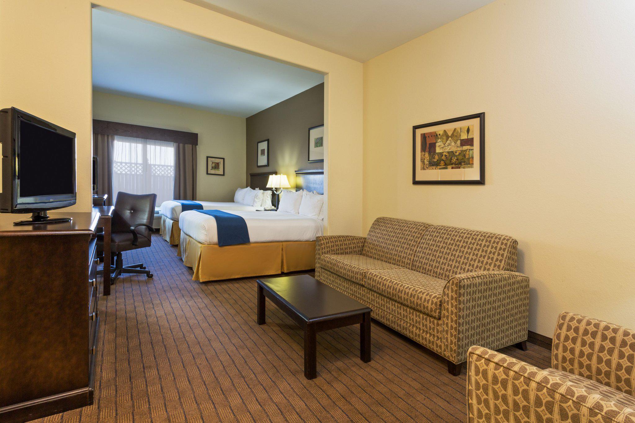 Holiday Inn Express & Suites Moultrie Photo