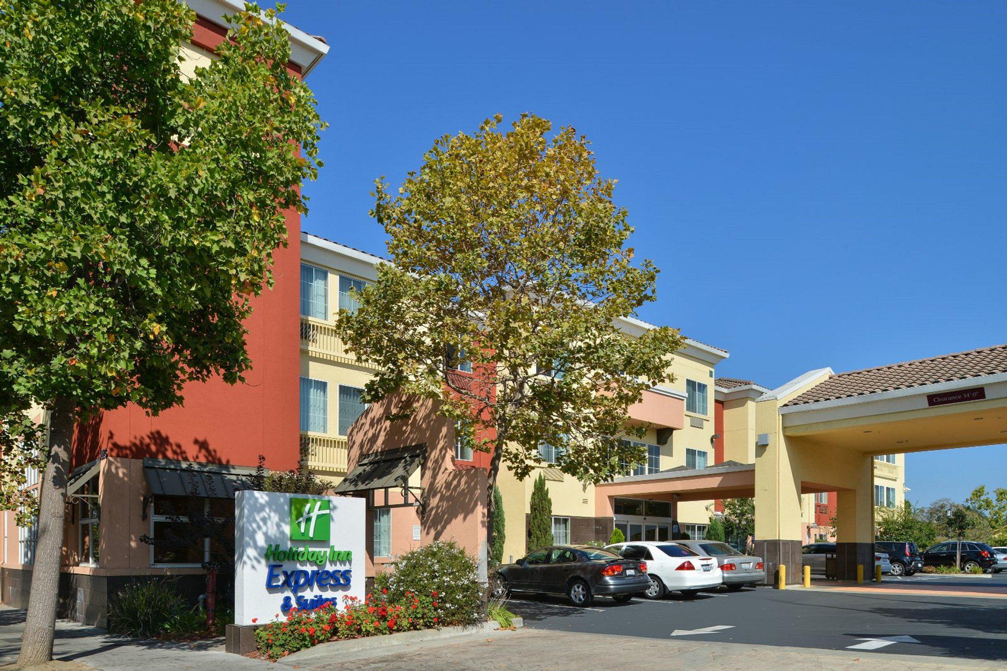 Holiday Inn Express & Suites Berkeley Photo