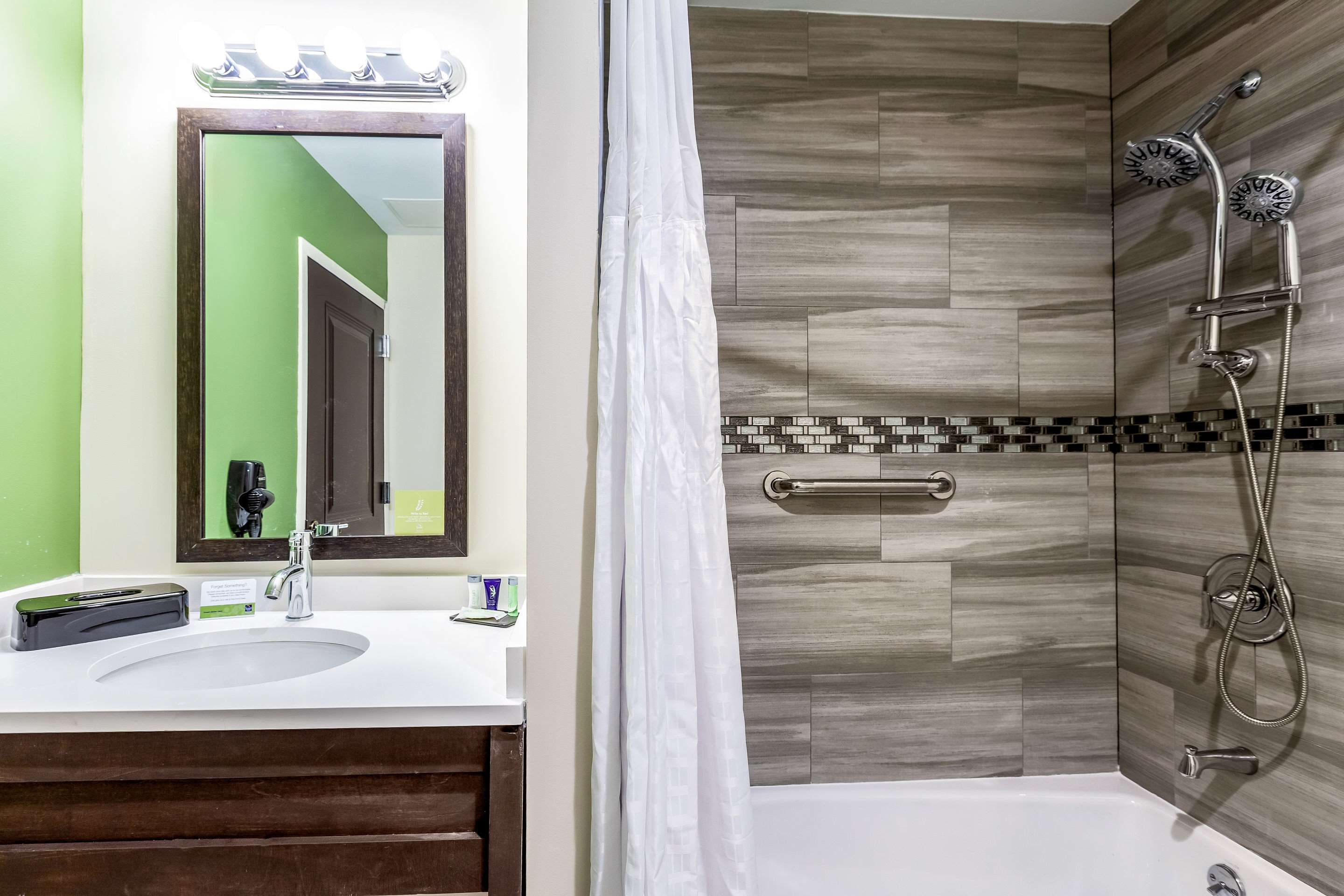 Sleep Inn & Suites Near Jfk Air Train Photo