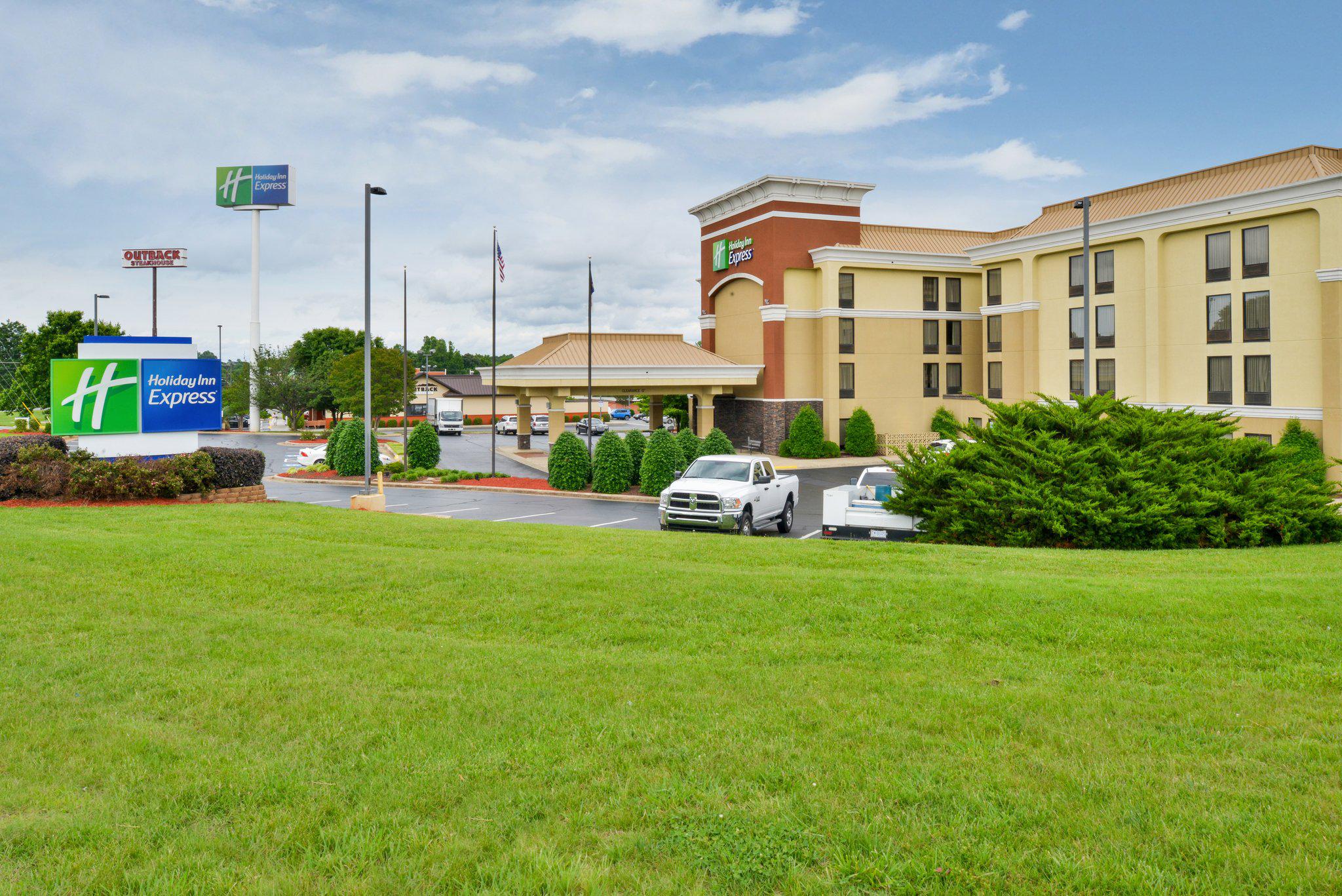 Holiday Inn Express Burlington Photo