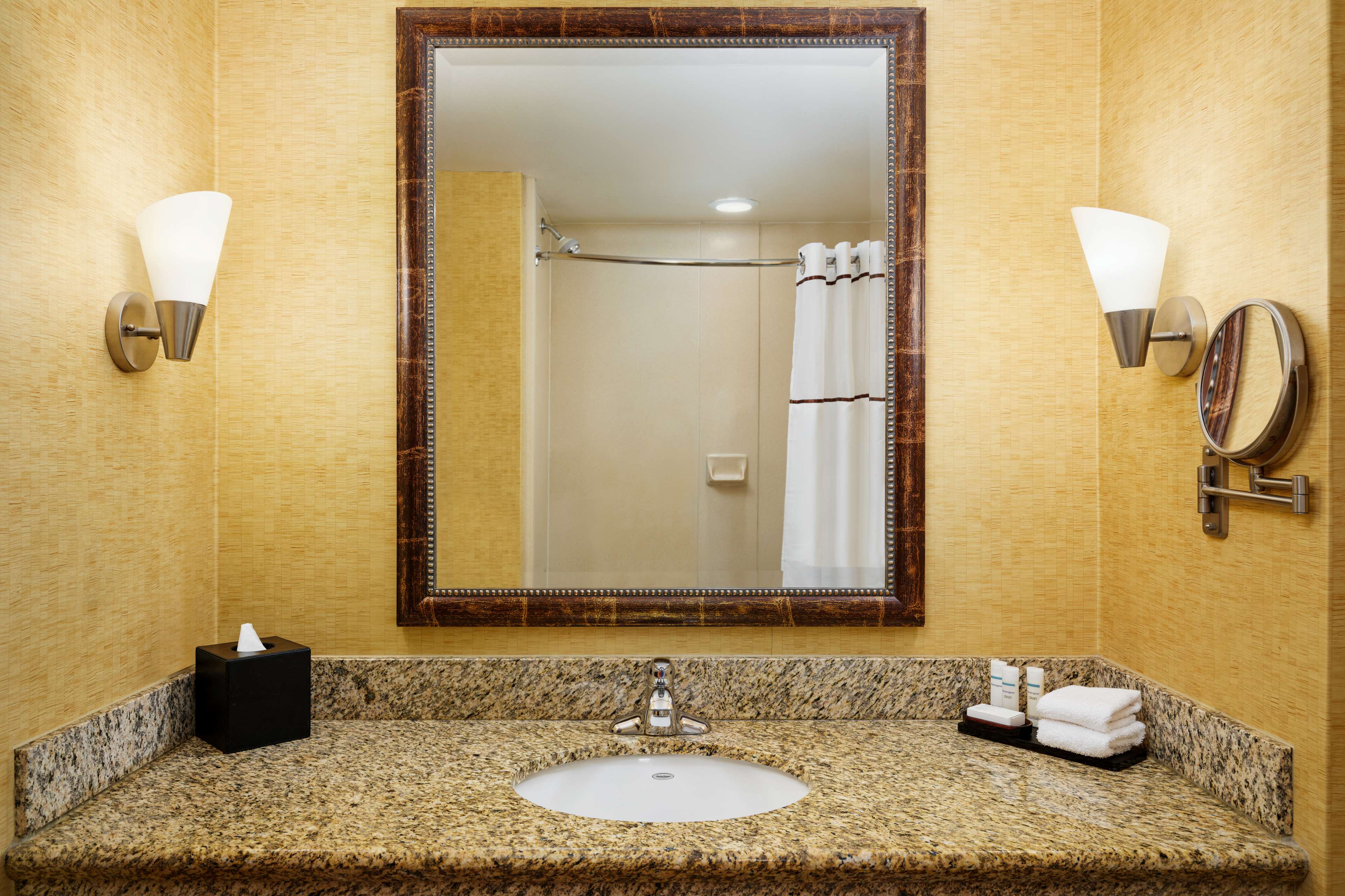 Guest room bath