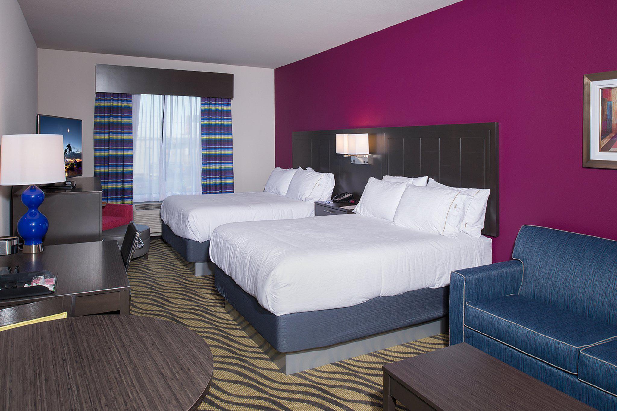 Holiday Inn Express Hutchinson Photo