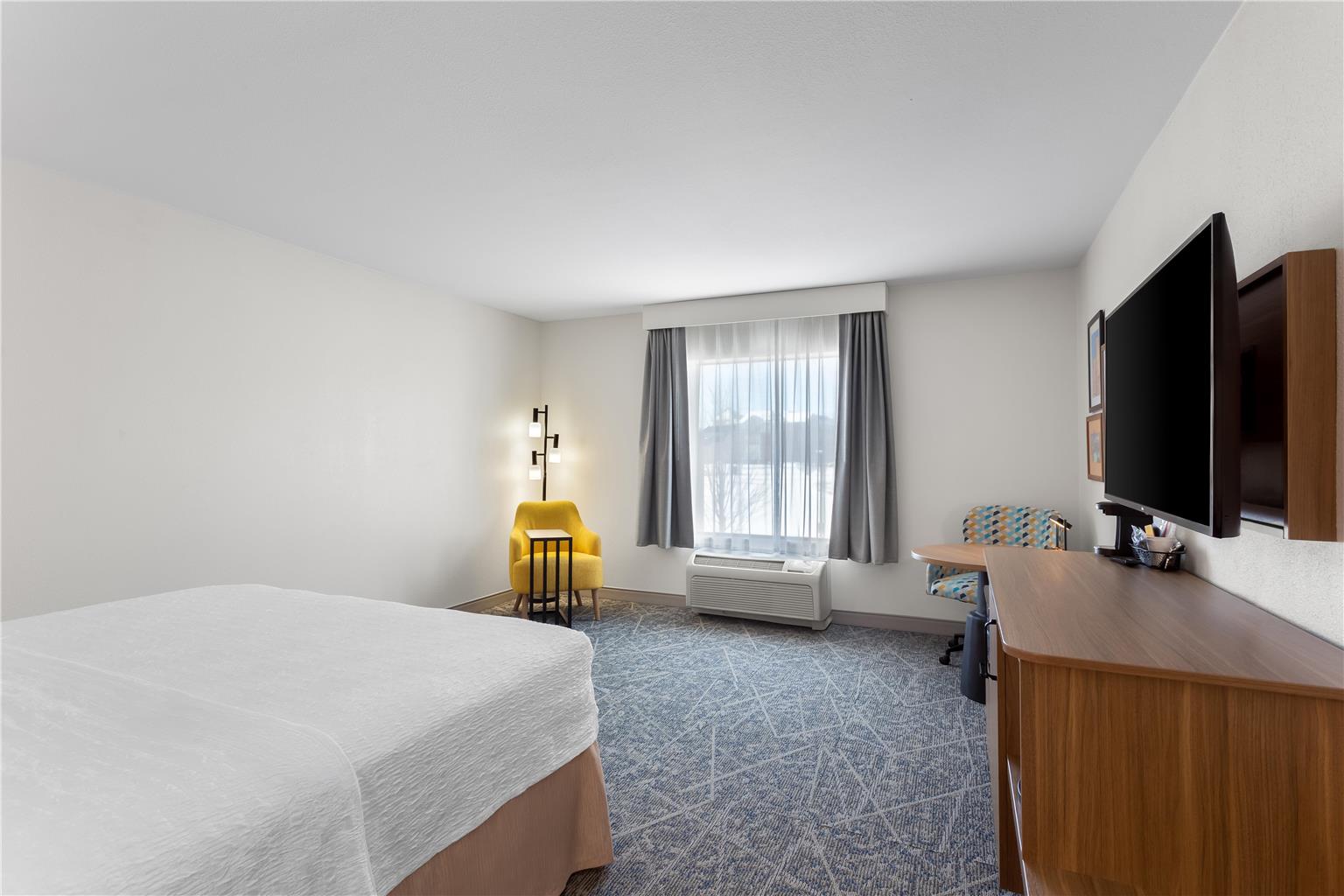Hampton Inn & Suites Chicago Deer Park Image