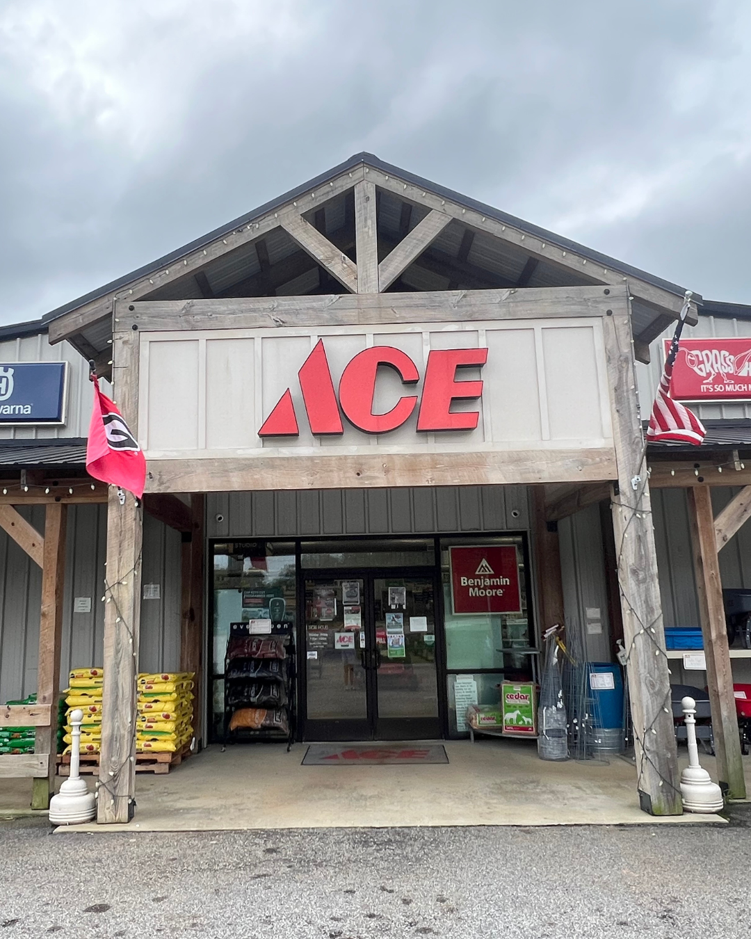 Strickland Ace Hardware, Colbert Image