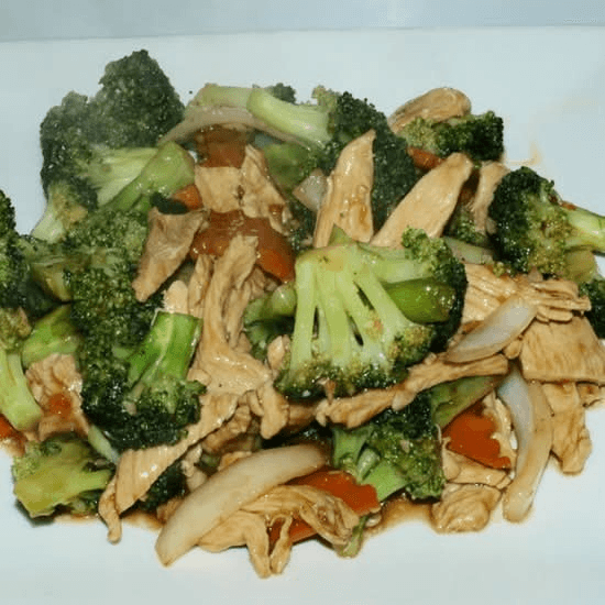107 Chicken & Broccoli / Gà Xào Bông Cải Xanh