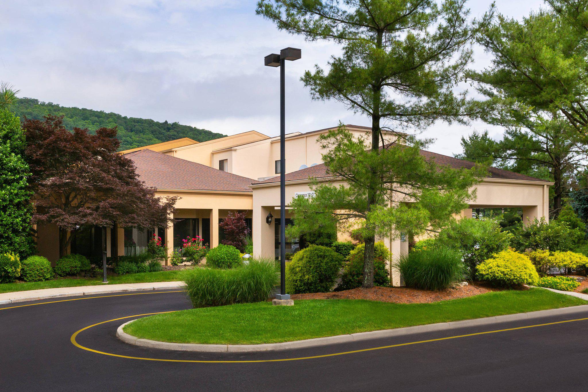 Courtyard by Marriott Mahwah Photo