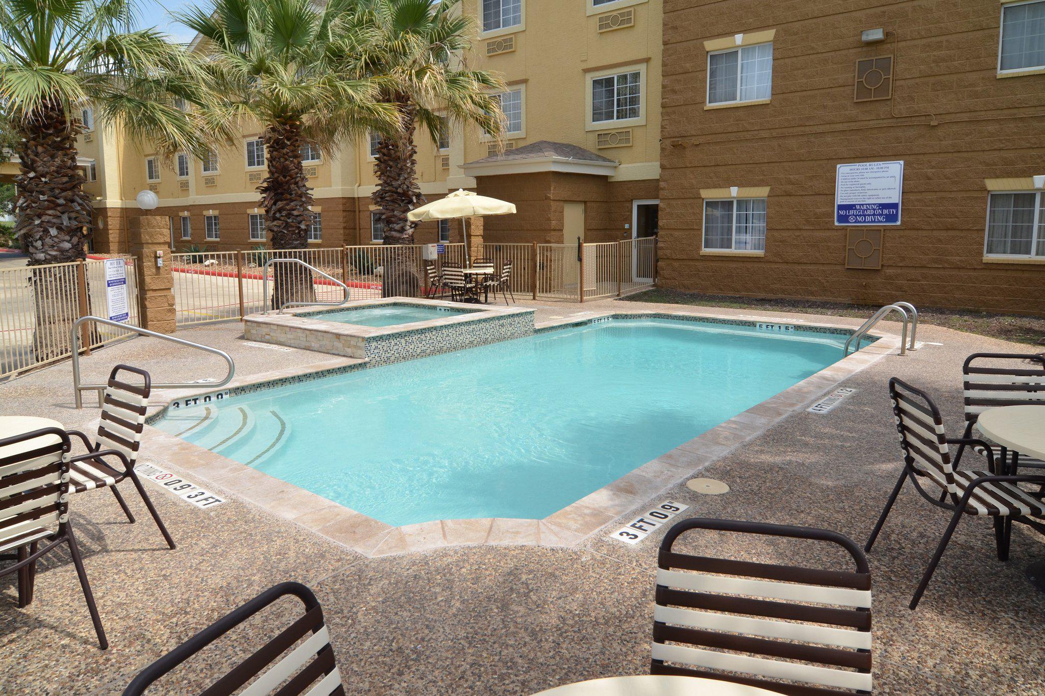 Holiday Inn Express & Suites San Antonio-Airport North Photo