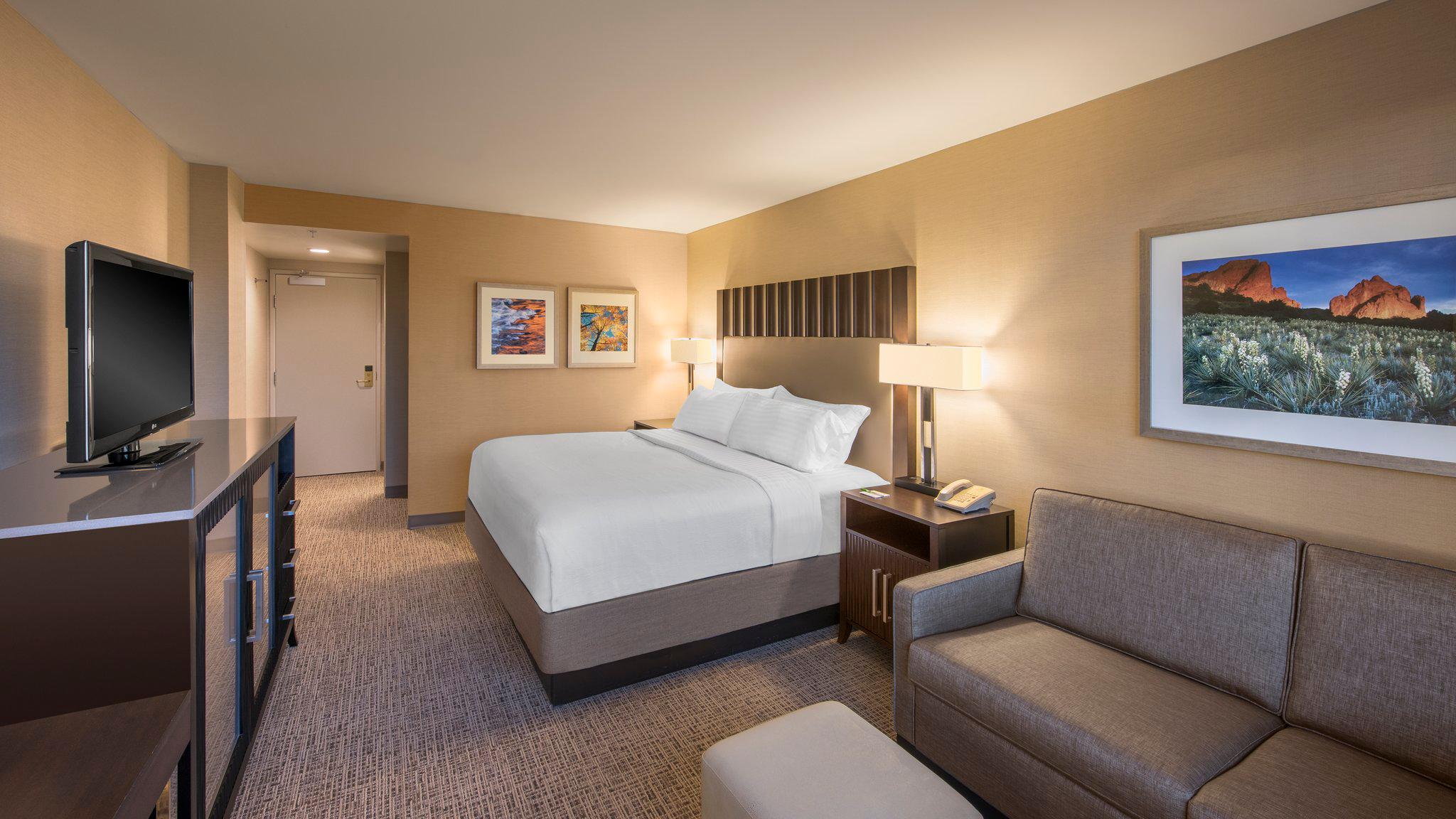 Holiday Inn Denver Lakewood Photo