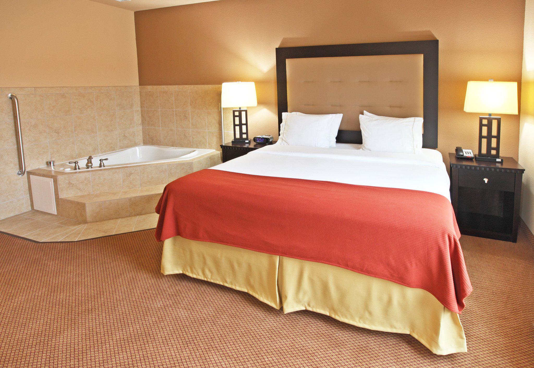 Holiday Inn Express & Suites Van Buren-Ft Smith Area Photo