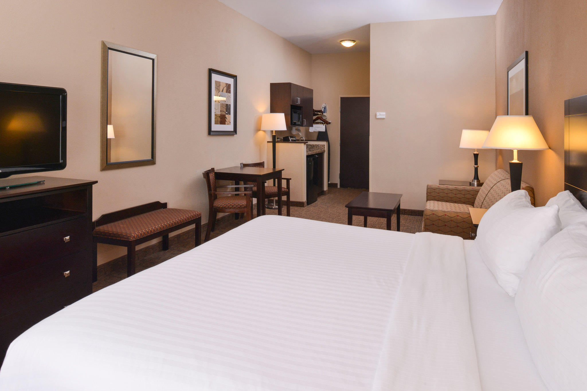 Holiday Inn Express & Suites Bridgeport - Clarksburg Photo