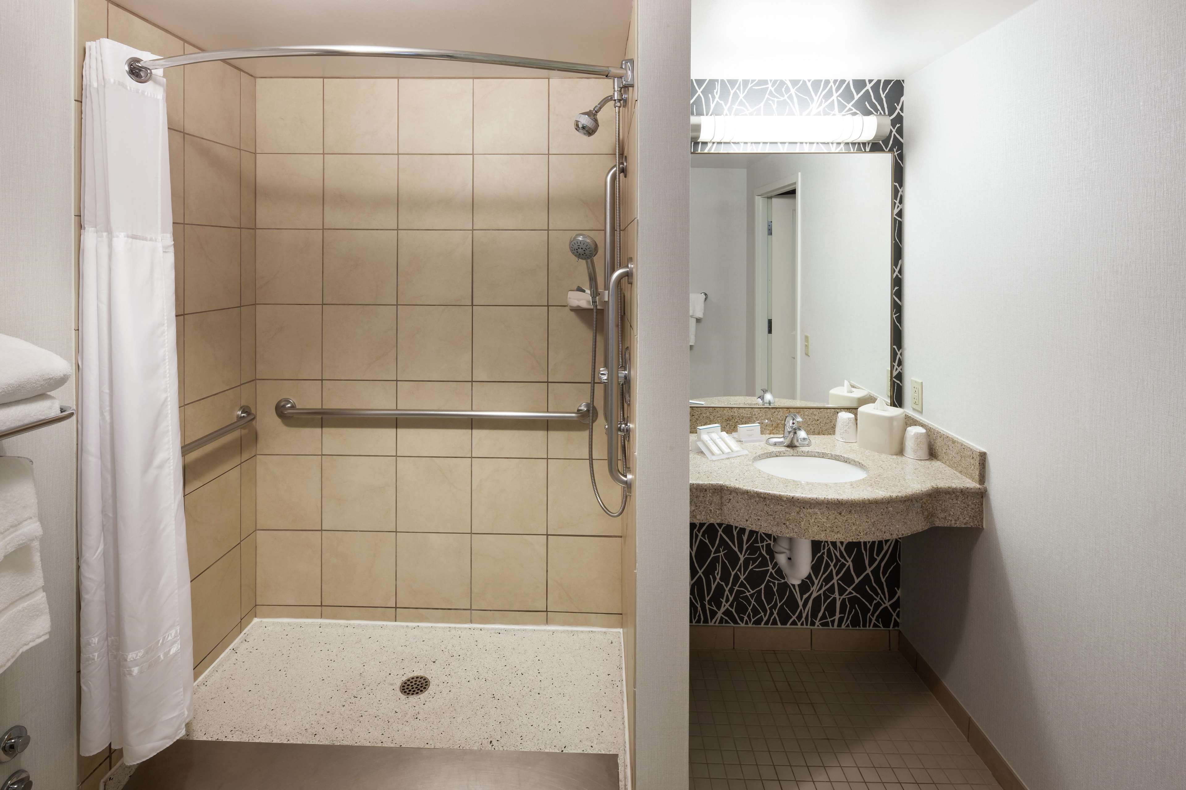 Hilton Garden Inn Lake Forest Mettawa Photo