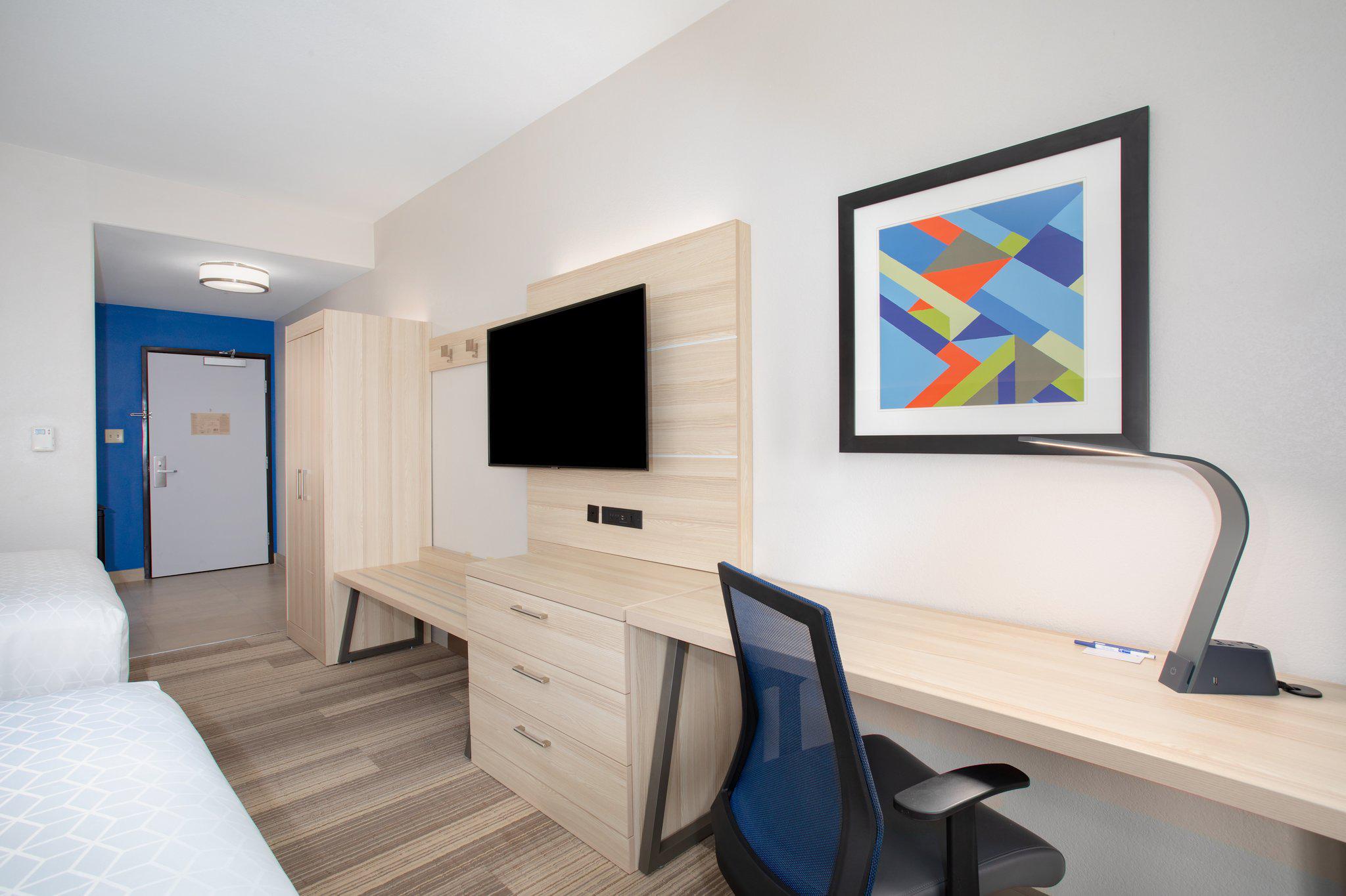 Holiday Inn Express & Suites Phoenix - Glendale Sports Dist by IHG Image
