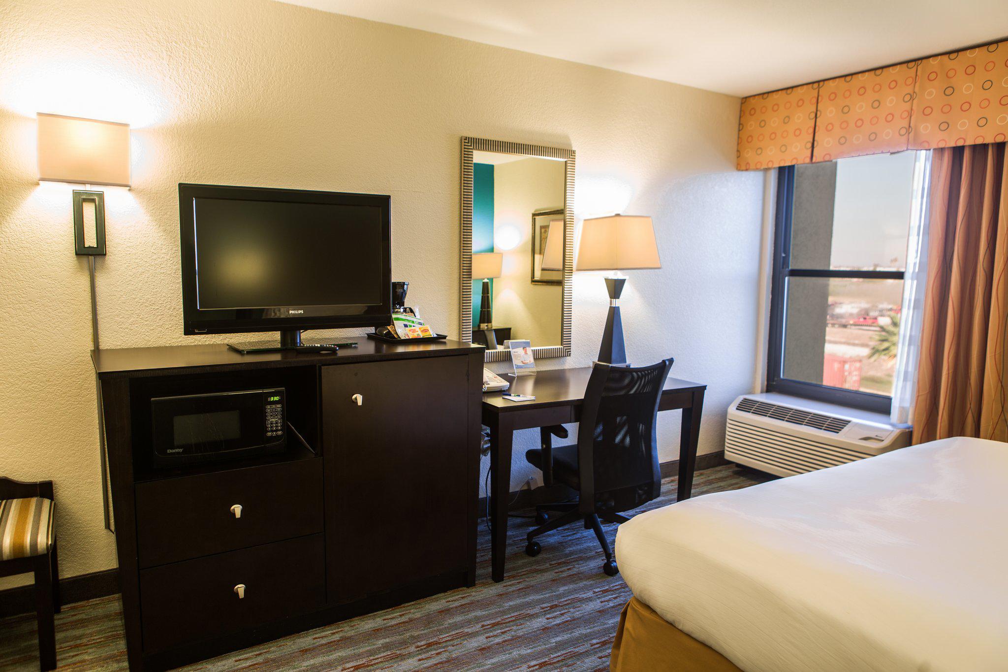 Holiday Inn Express Harlingen Photo