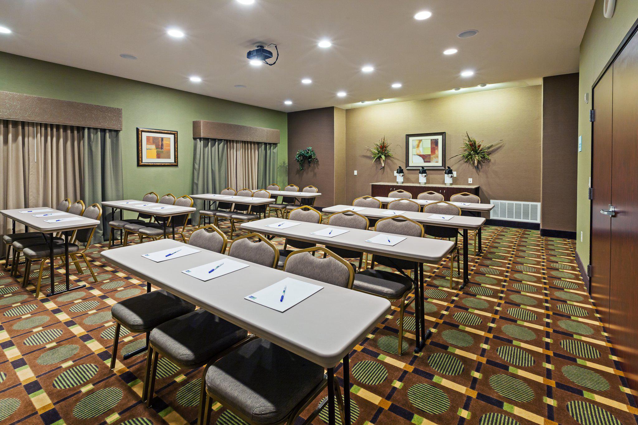Holiday Inn Express & Suites Brady by IHG Image