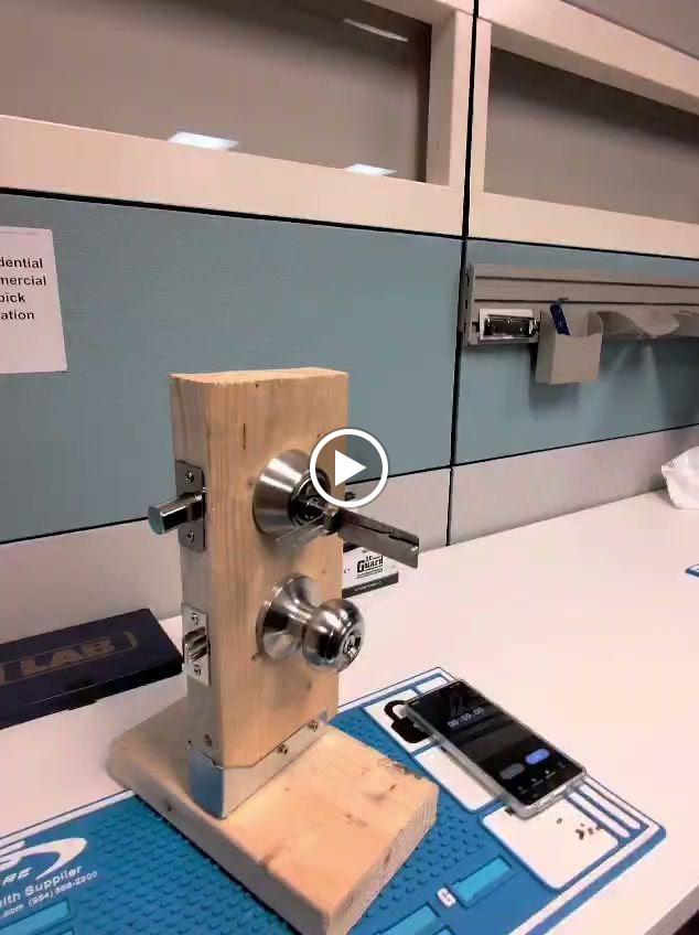 Fast Fix Locksmith Image