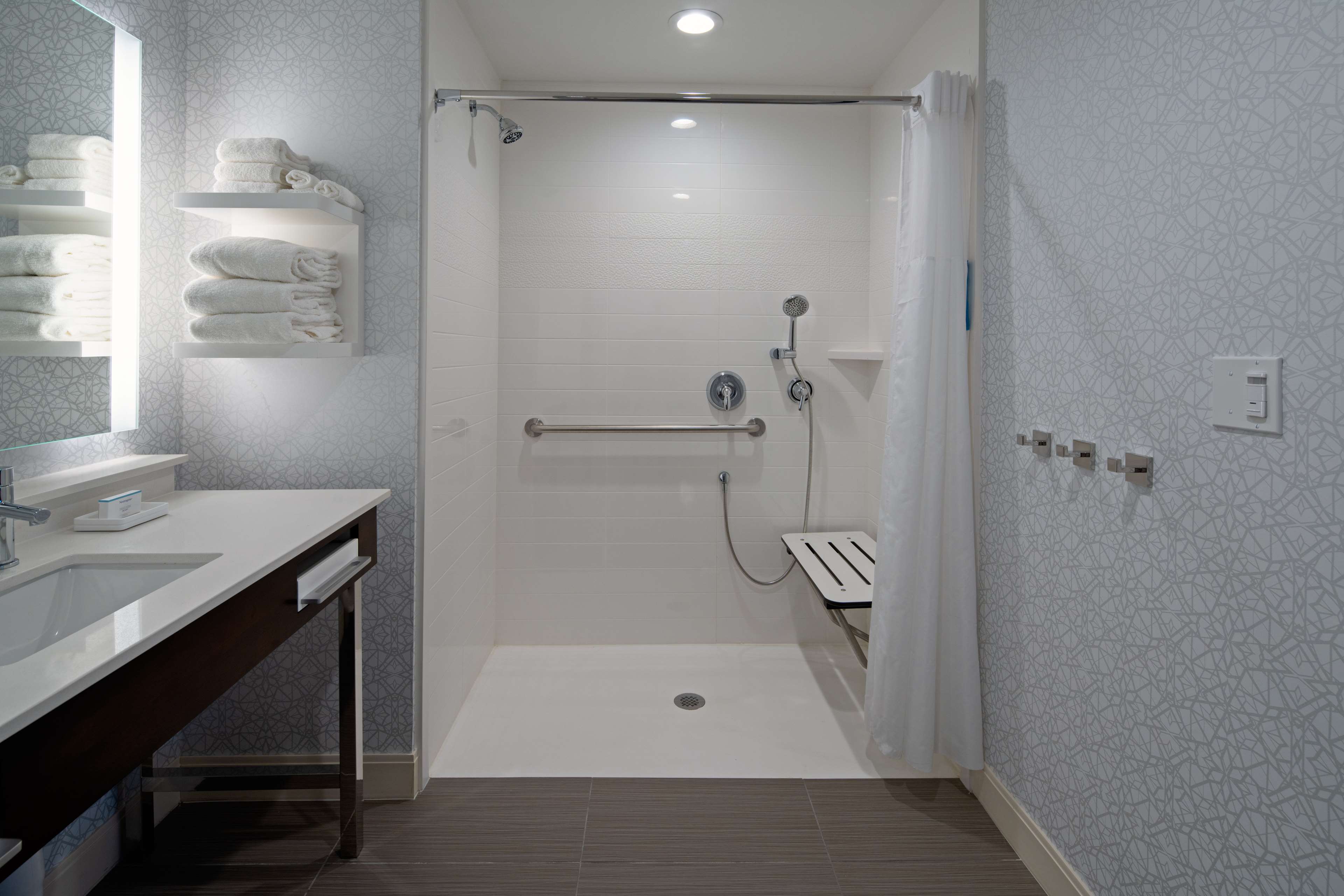 Guest room bath