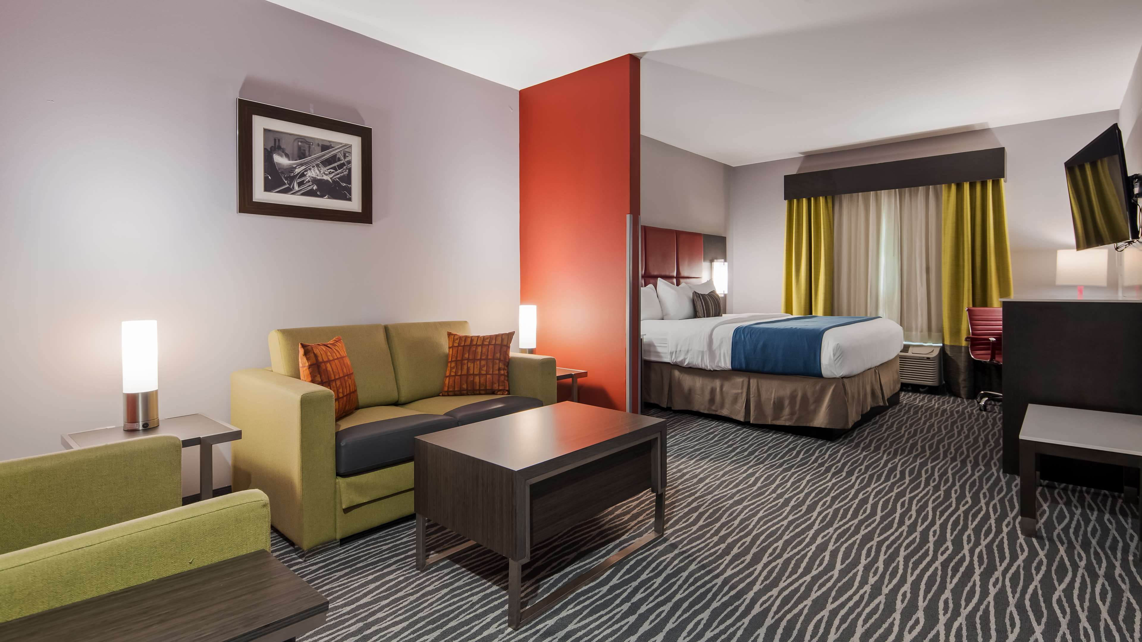 Best Western Plus Airport Inn & Suites Photo