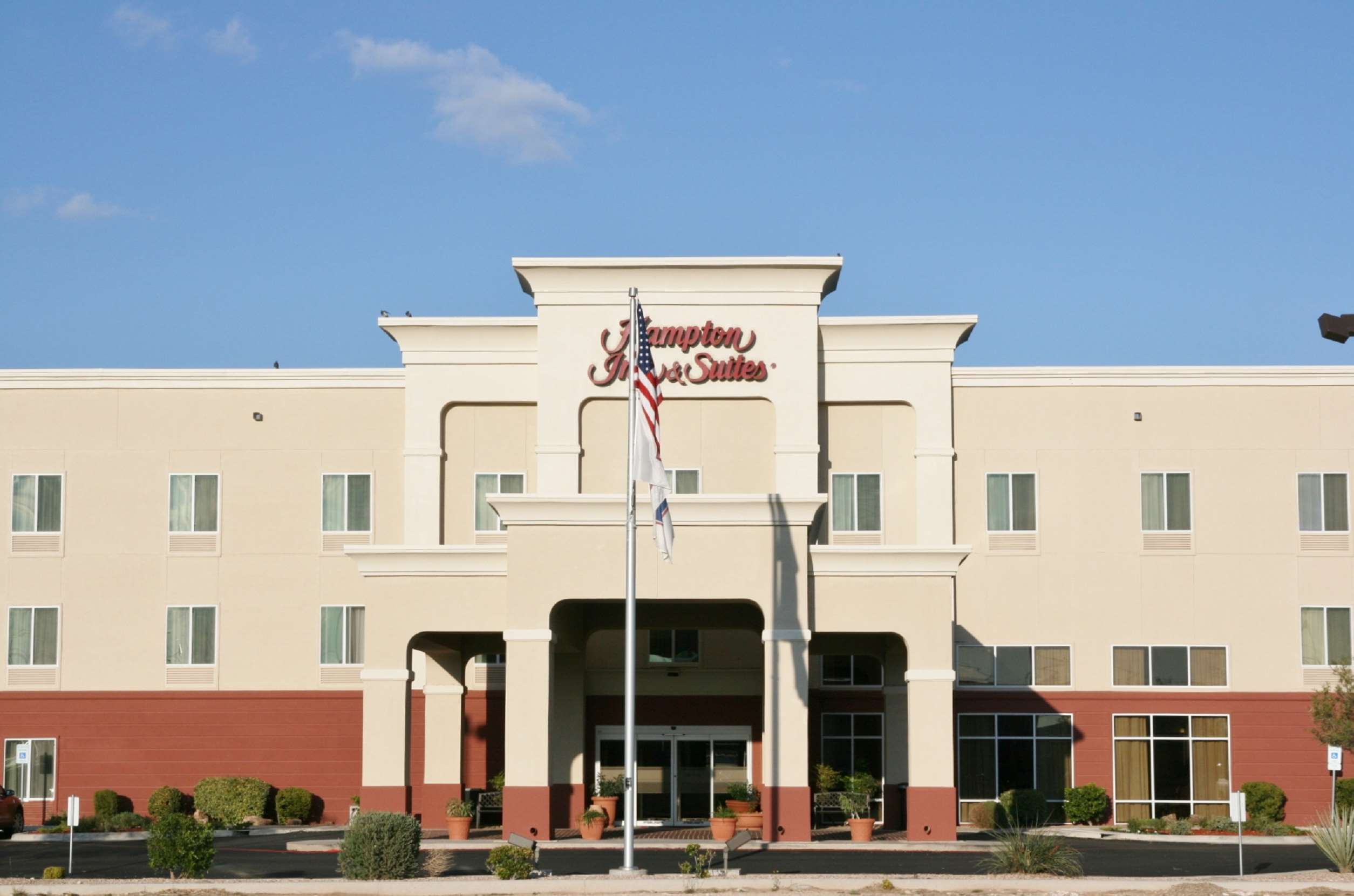 Get directions, reviews and information for Hampton Inn & Suites Ho...