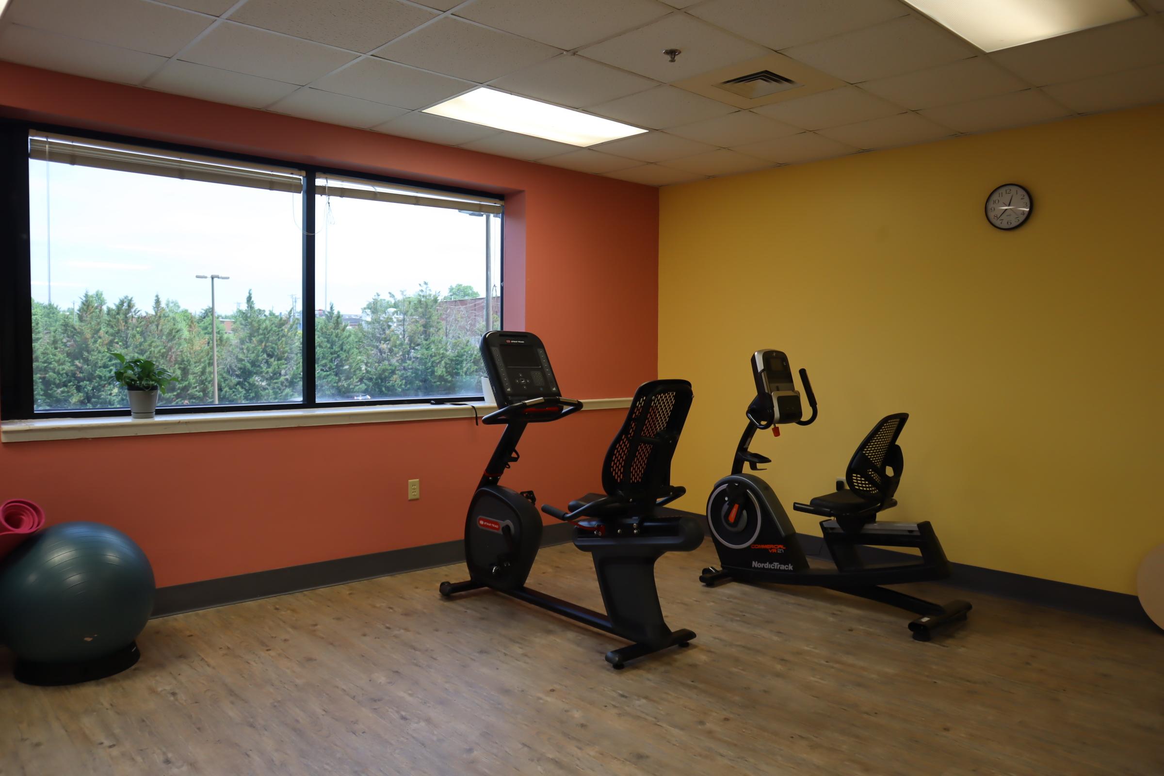 Compleat Rehab & Sports Therapy - Hickory Clinic Image