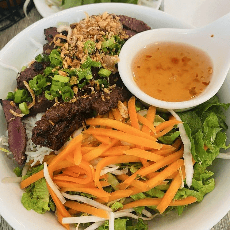 G7. Beef Stir Fried Lemongrass with Vermicelli