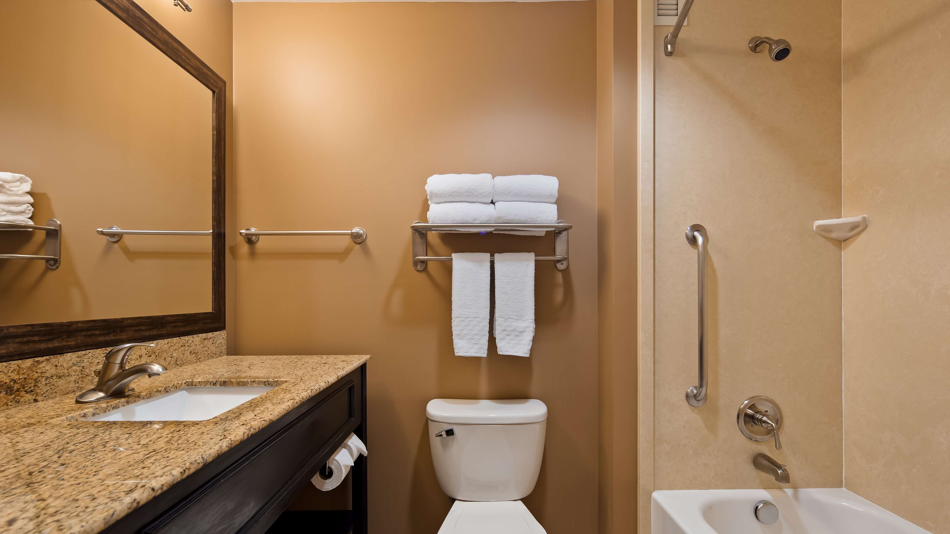 Best Western Plus College Park Hotel Photo