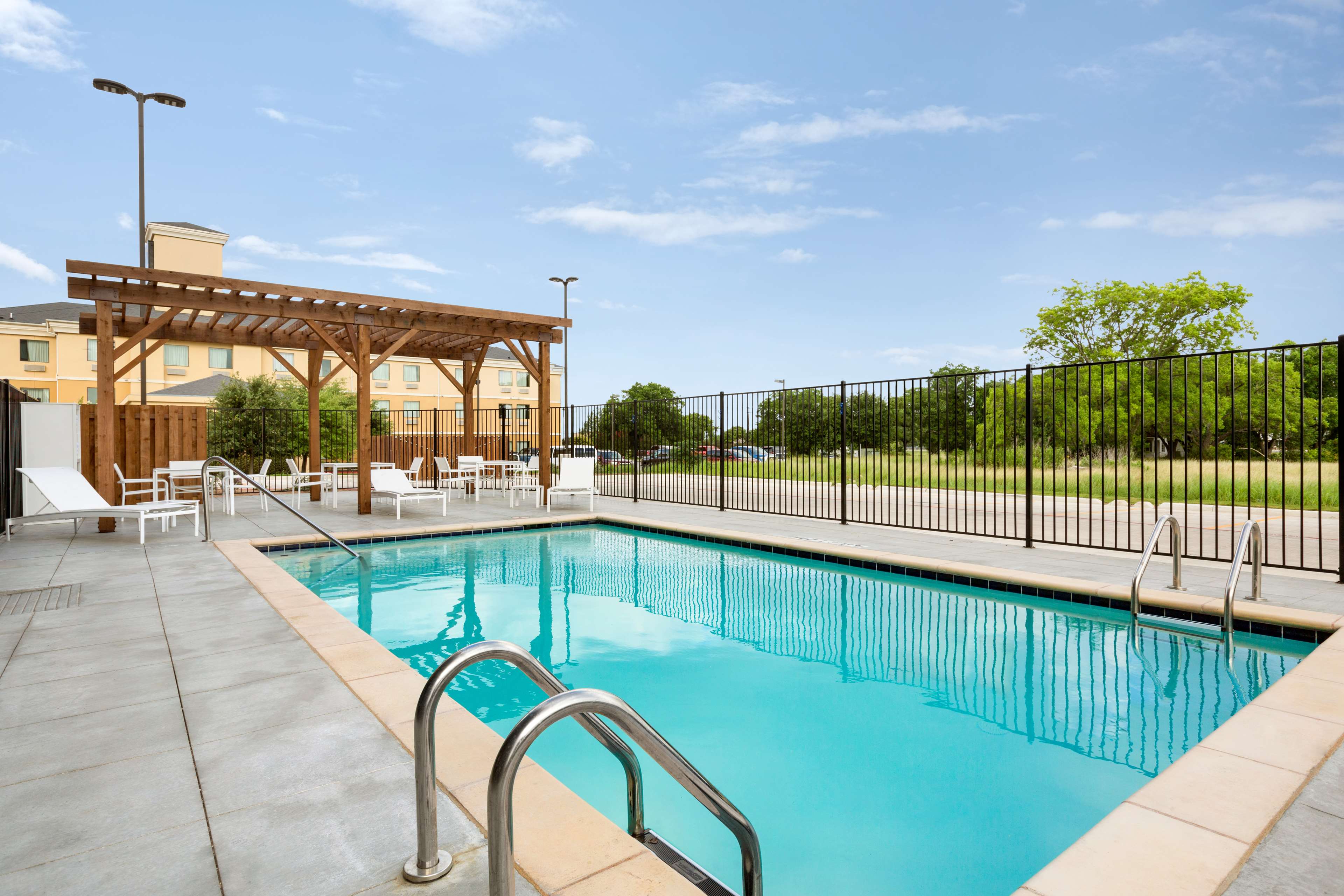 Country Inn & Suites by Radisson, New Braunfels, TX Photo