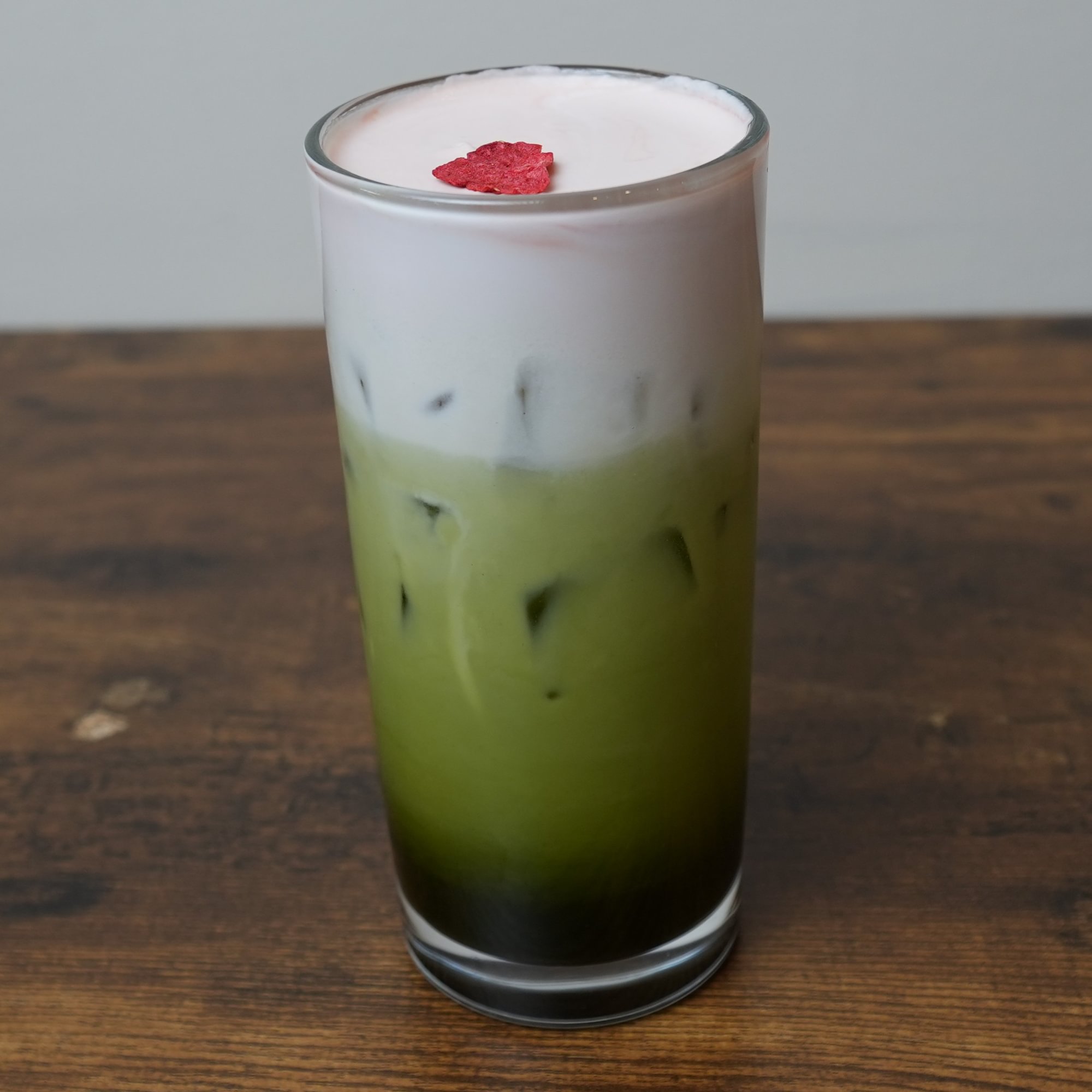 Strawberry Creme Cloud GREEN Thai Tea