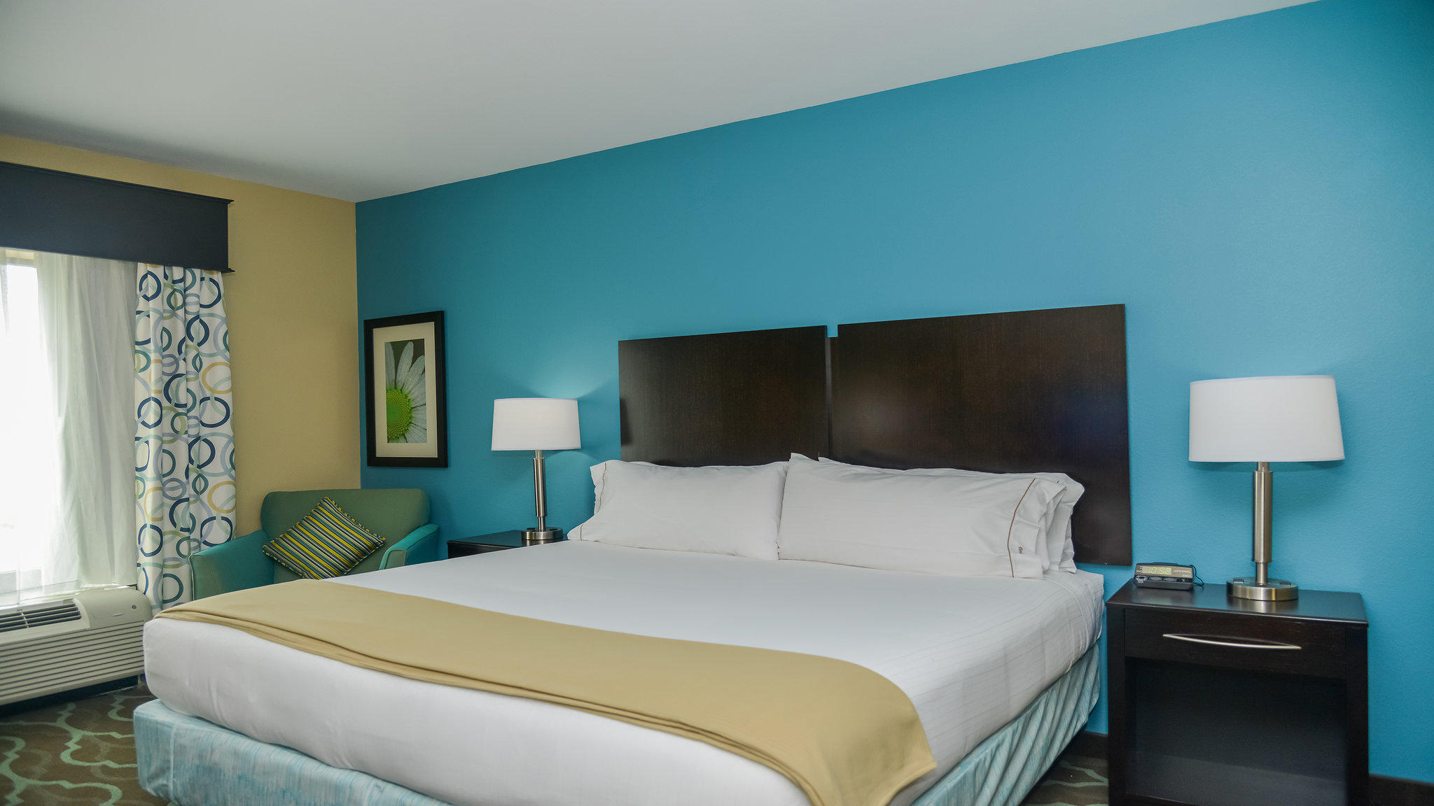 Holiday Inn Express & Suites Cuero Photo