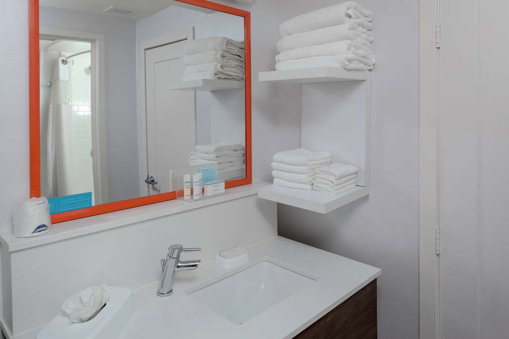 Hampton Inn Woodbridge Image