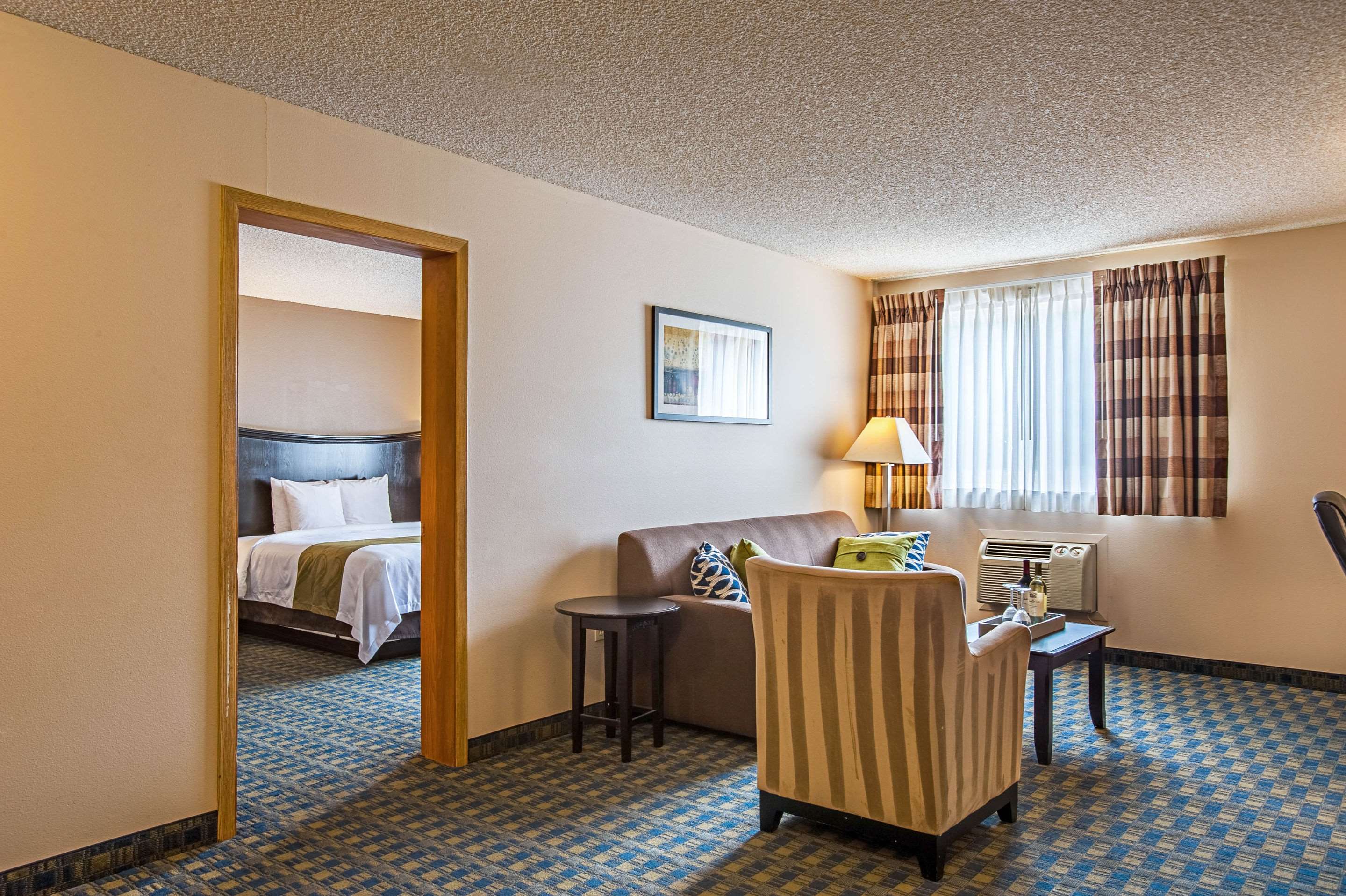 Comfort Inn & Suites Pacific - Auburn Photo