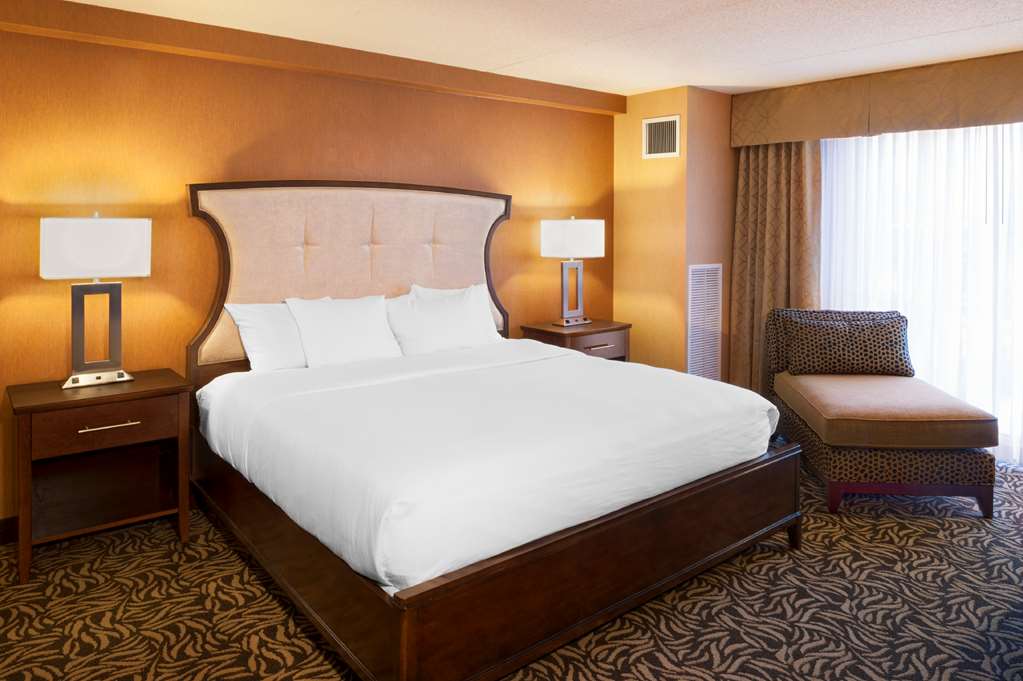 DoubleTree by Hilton Hotel Bay City - Riverfront Image