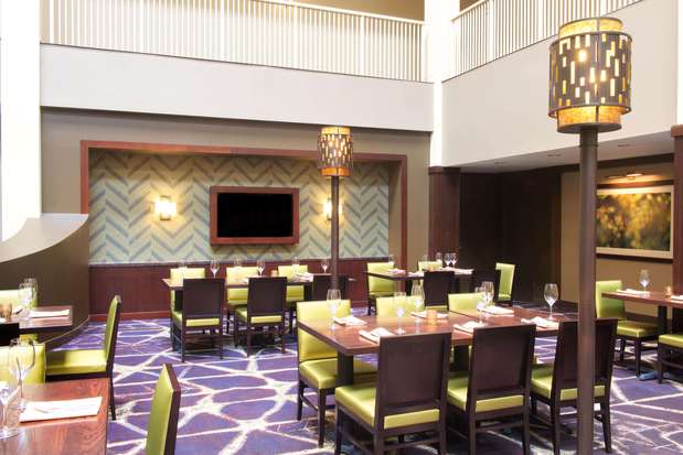 Images Embassy Suites by Hilton Philadelphia Airport